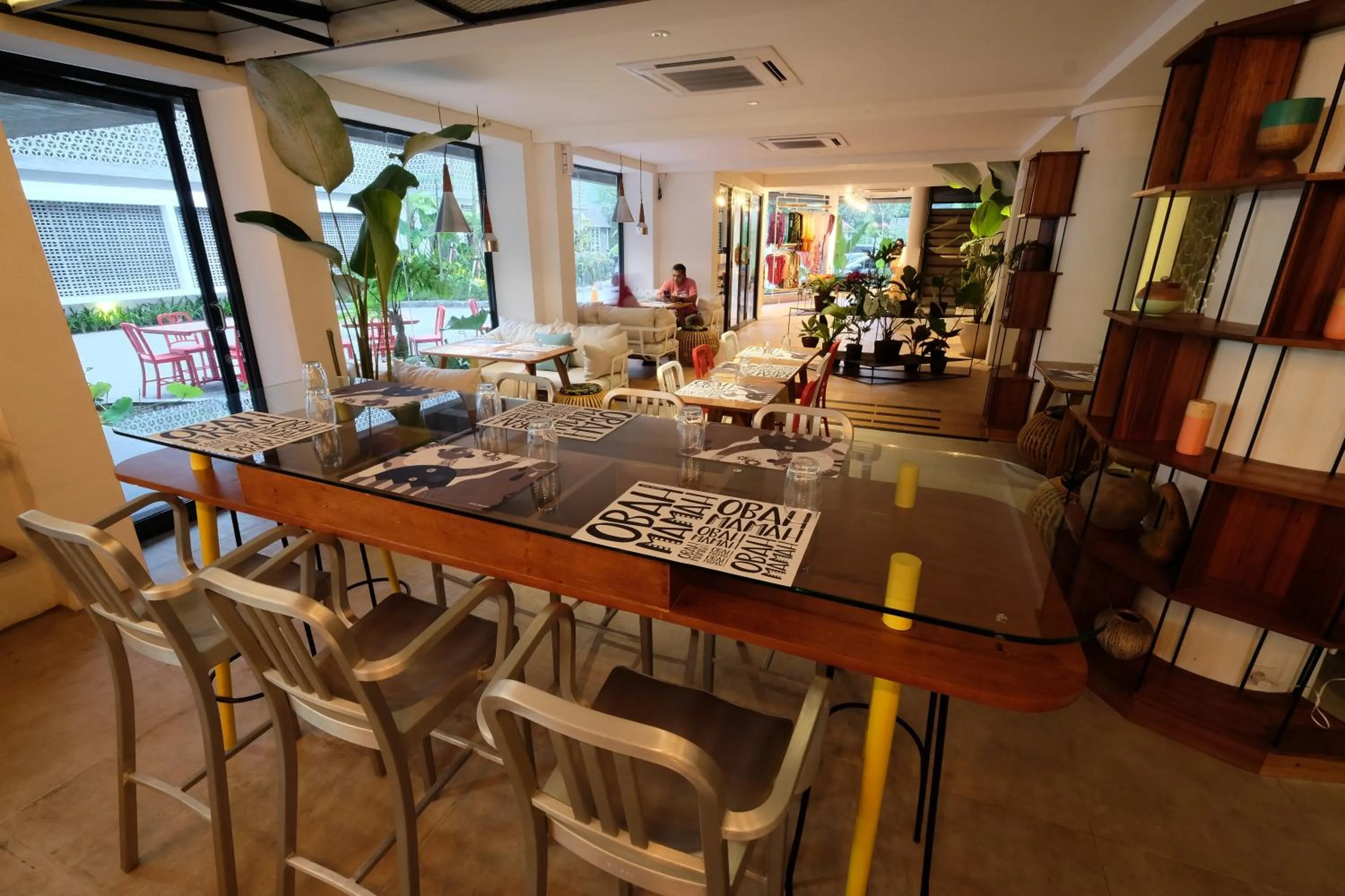 Restaurant/places to eat in YATS Colony