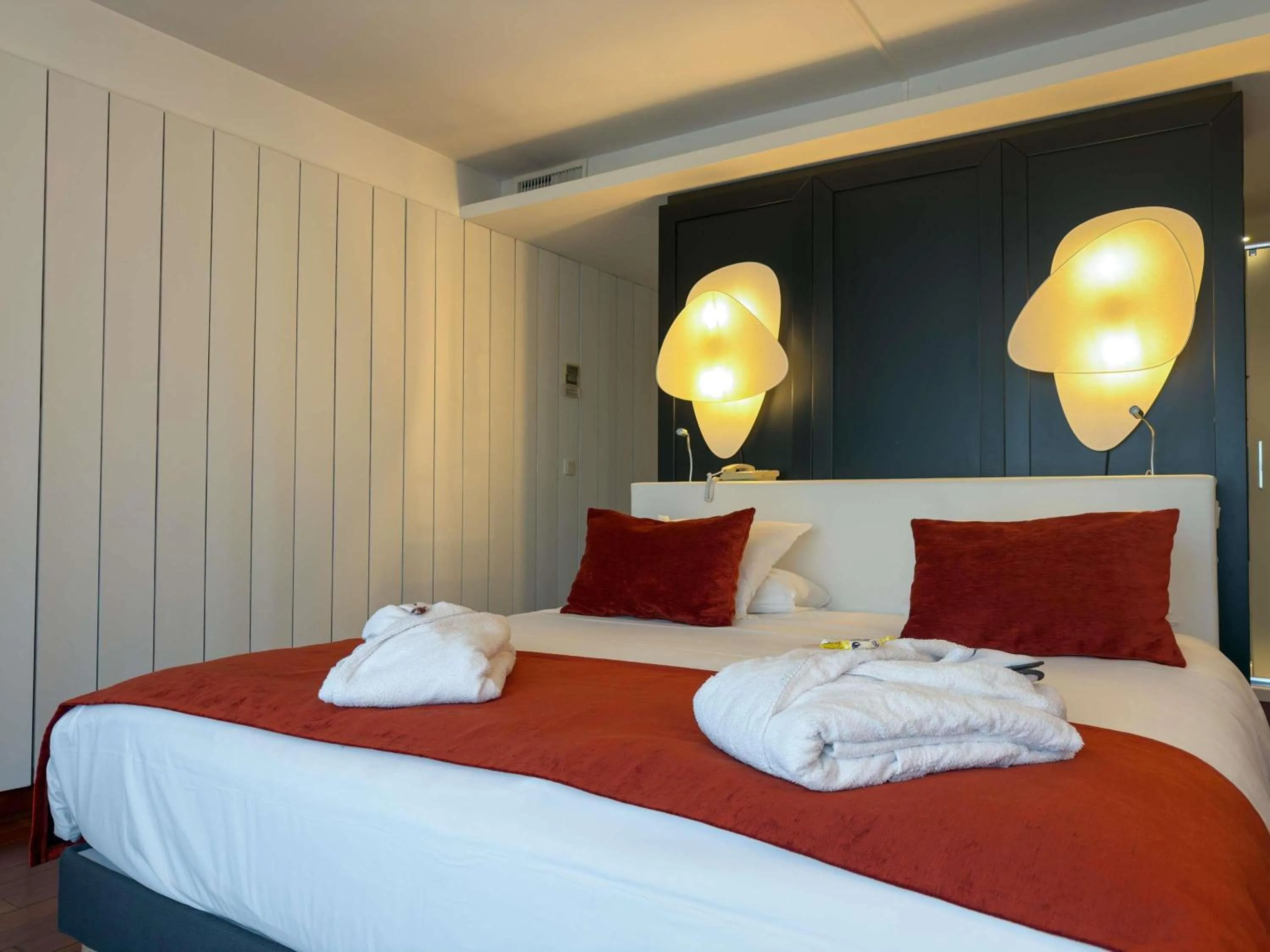 Bedroom, Bed in Mercure Dieppe La Présidence