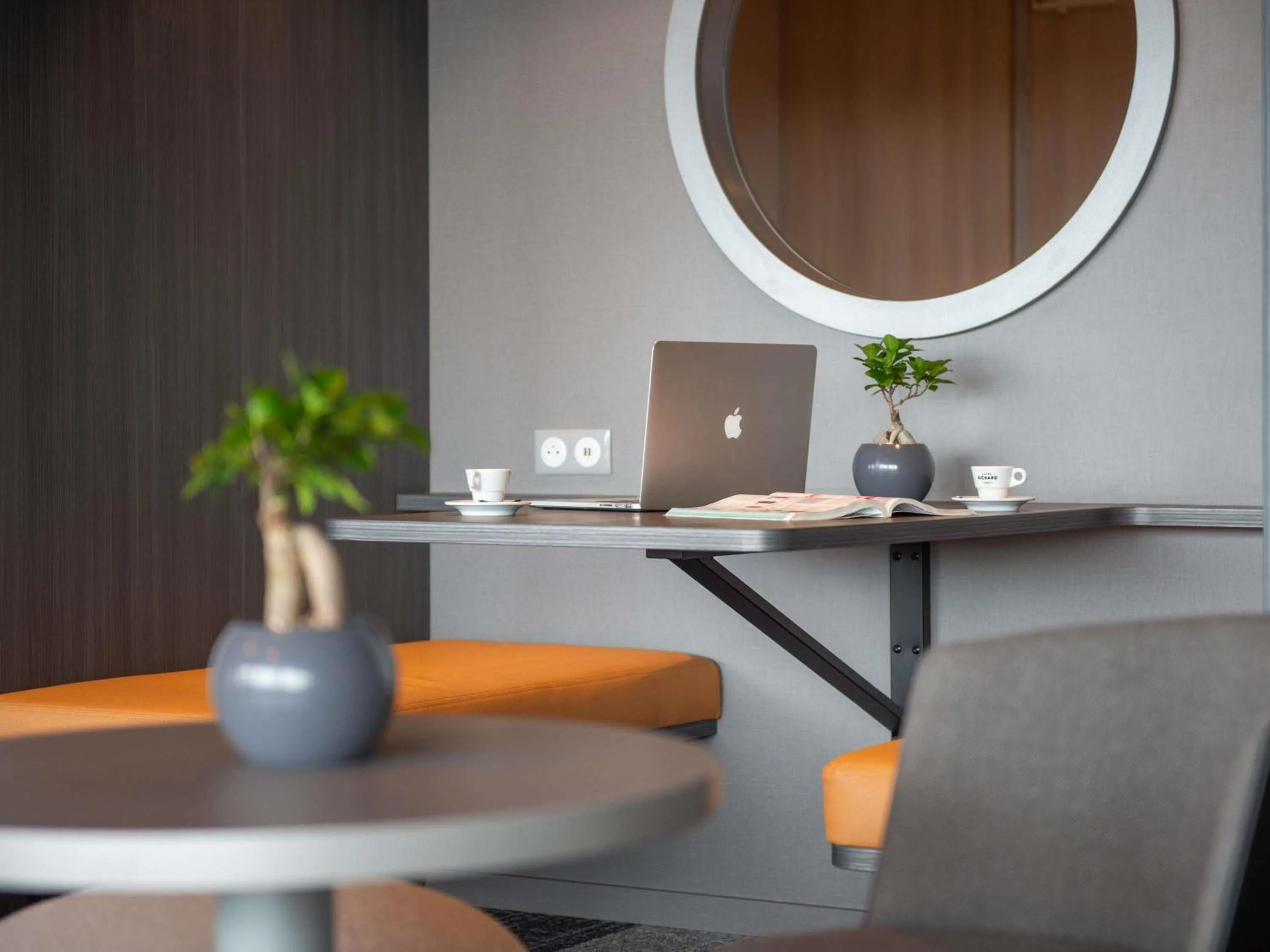 Lounge or bar in Mercure Dieppe La Présidence