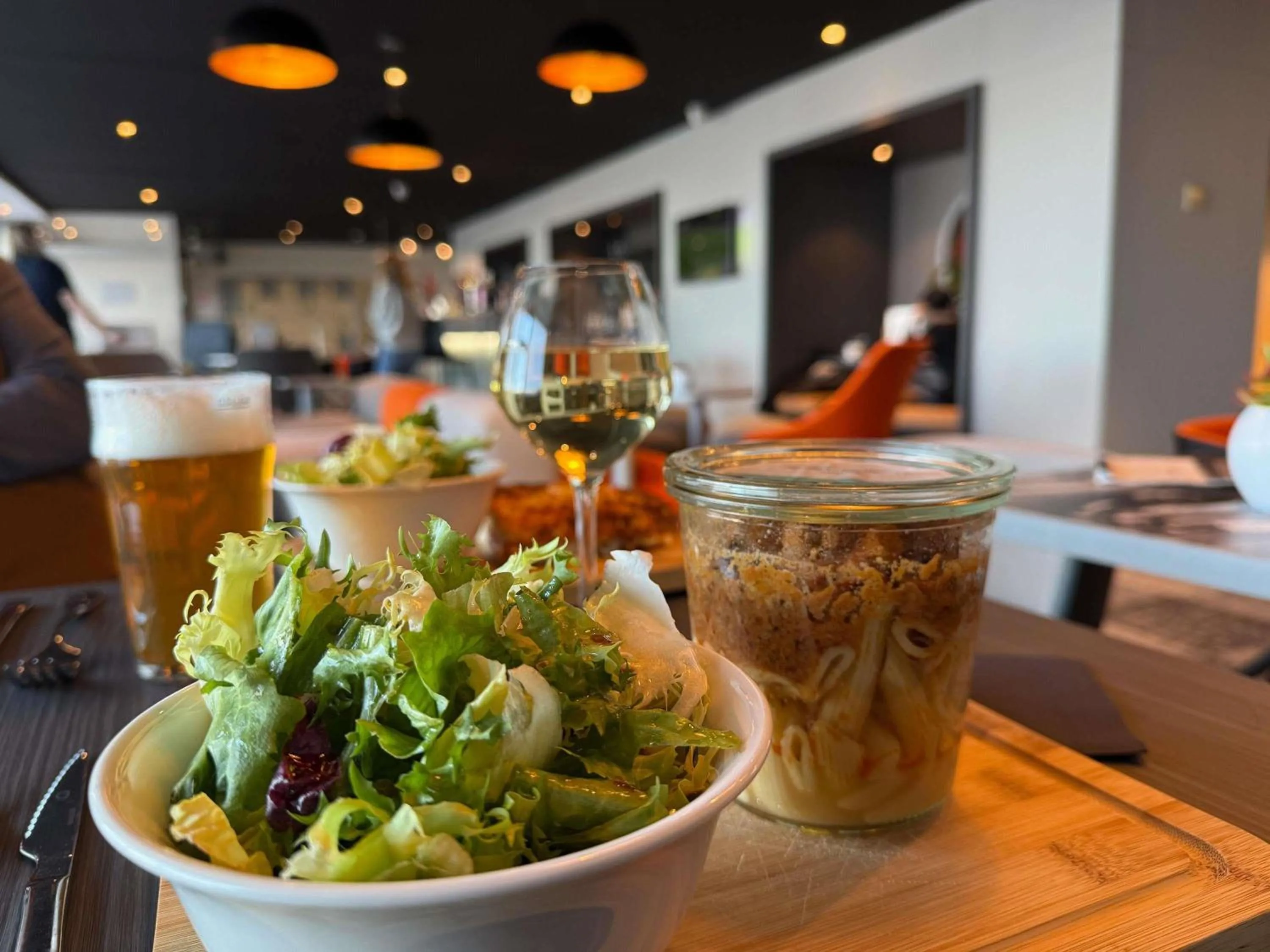 Lounge or bar in Mercure Dieppe La Présidence