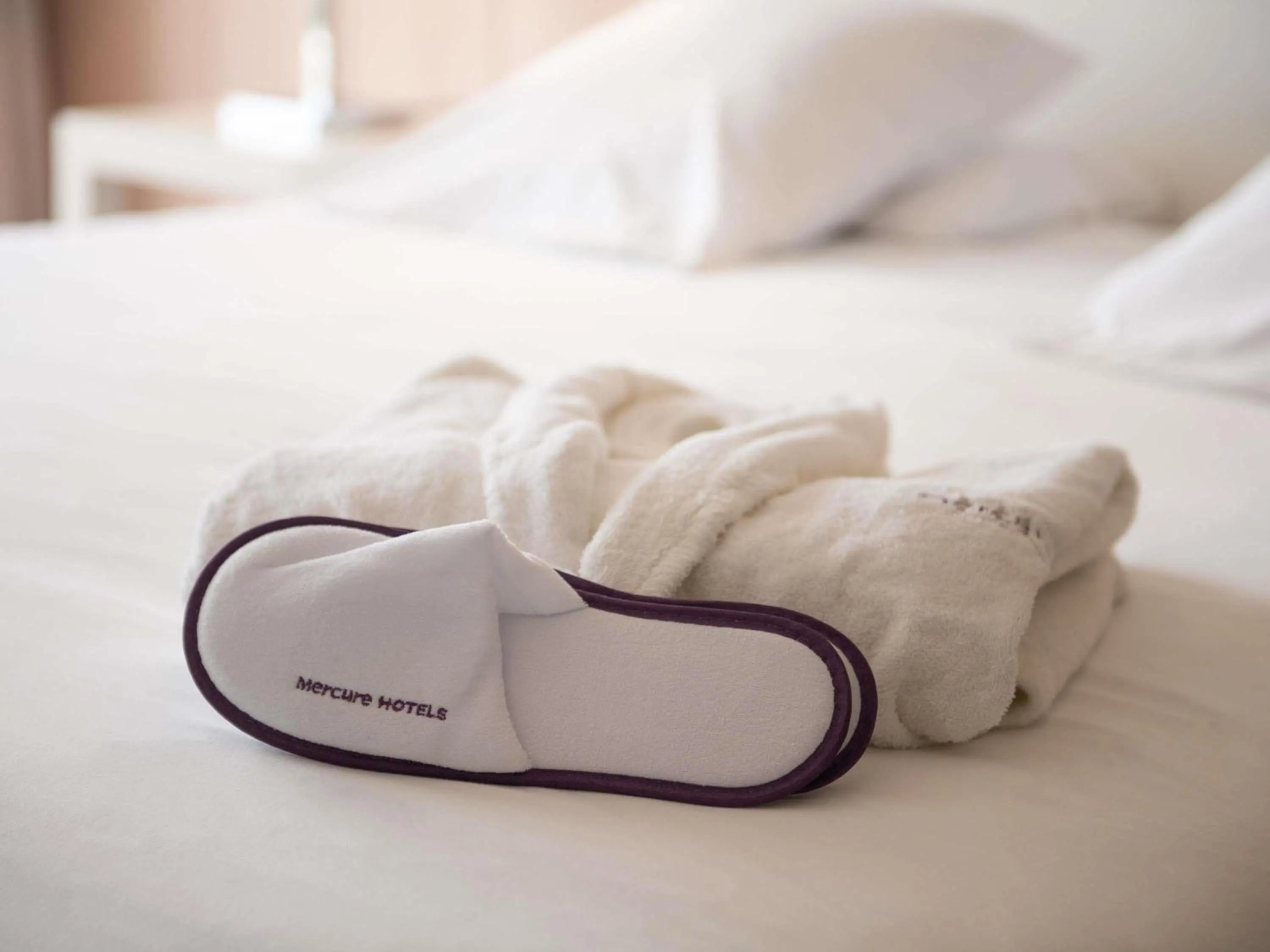 Bedroom, Bed in Mercure Dieppe La Présidence