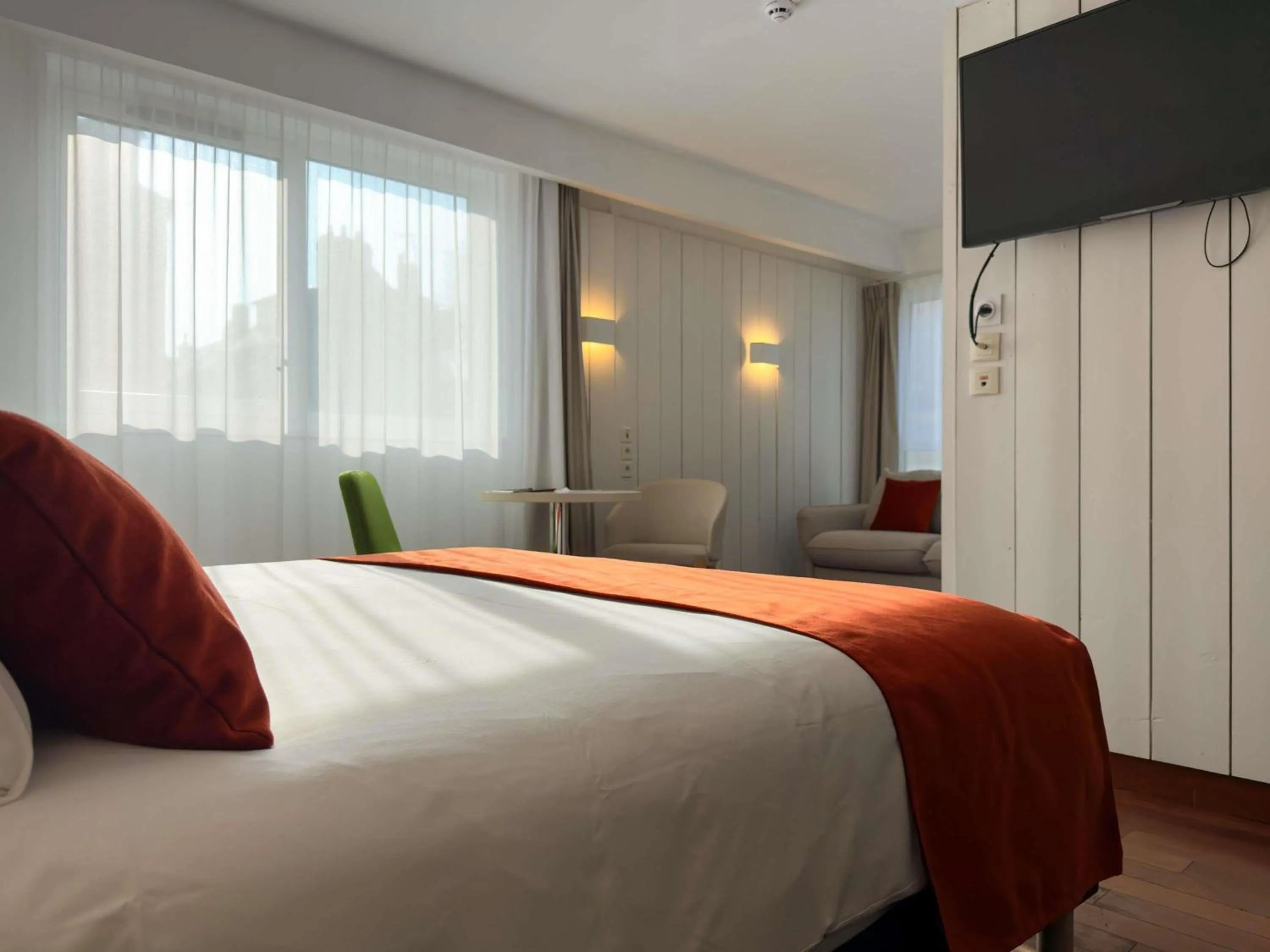 Bedroom, Bed in Mercure Dieppe La Présidence