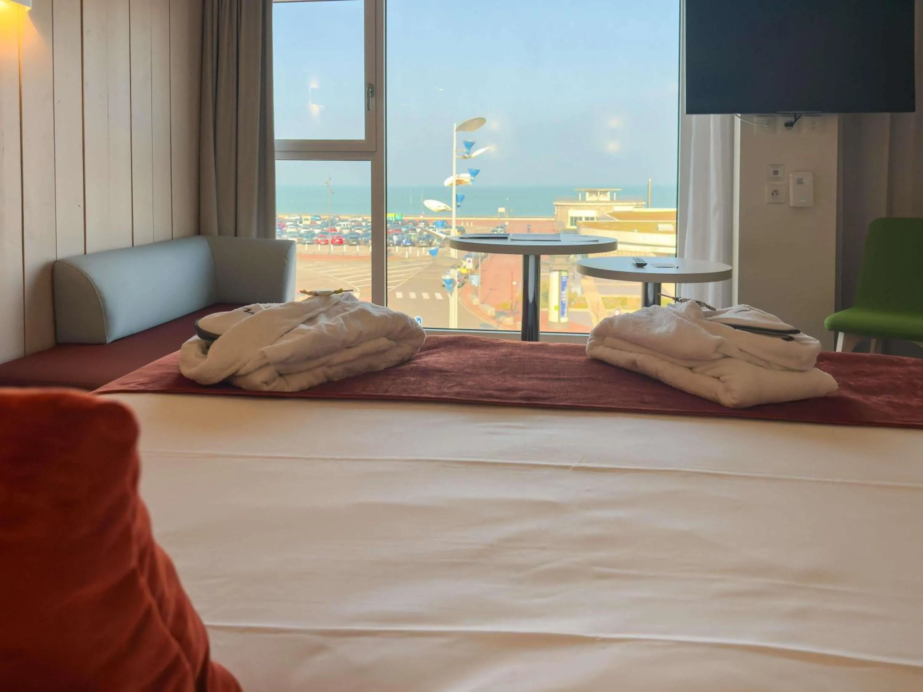 Bedroom, Bed in Mercure Dieppe La Présidence