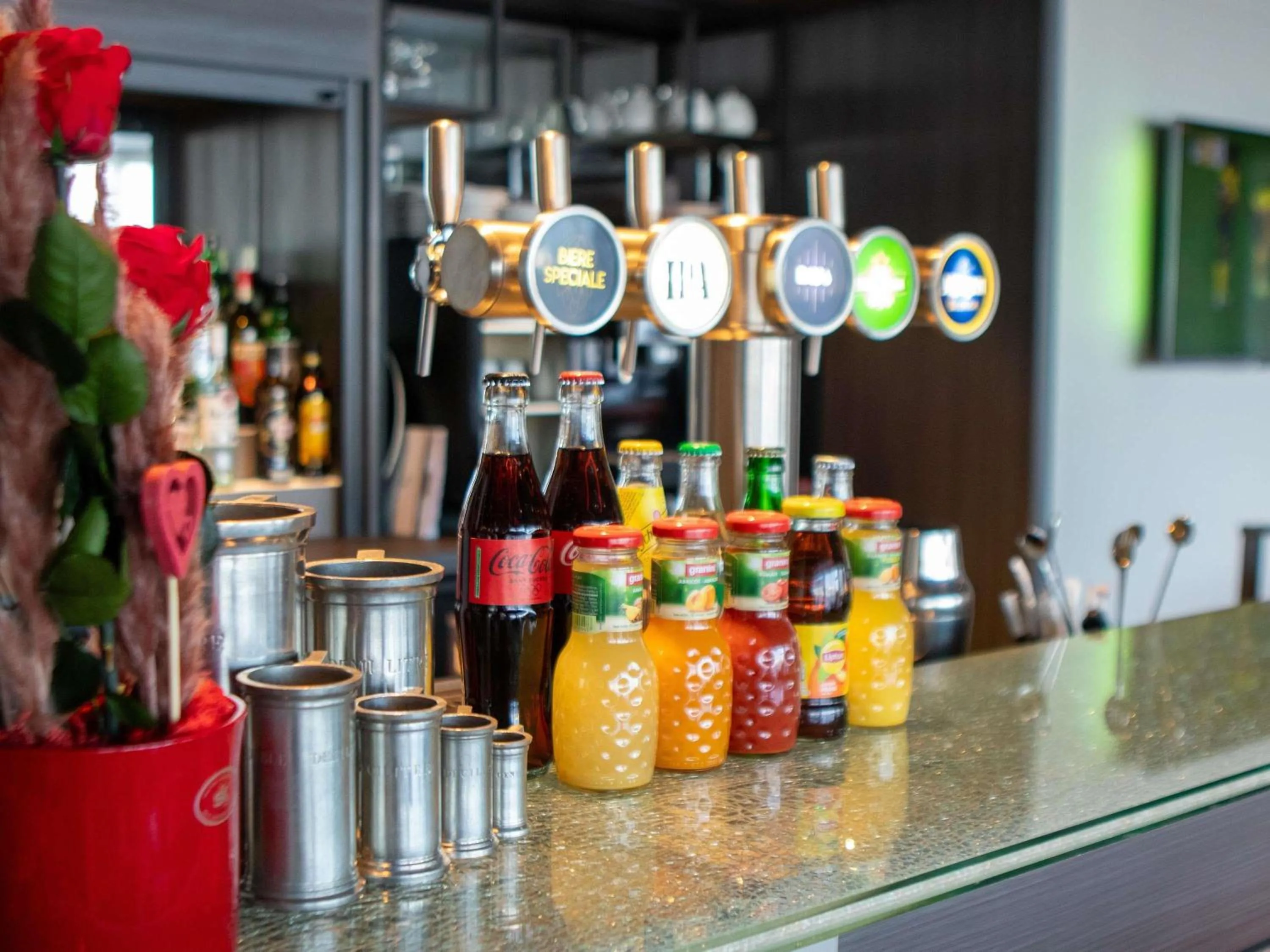 Lounge or bar in Mercure Dieppe La Présidence