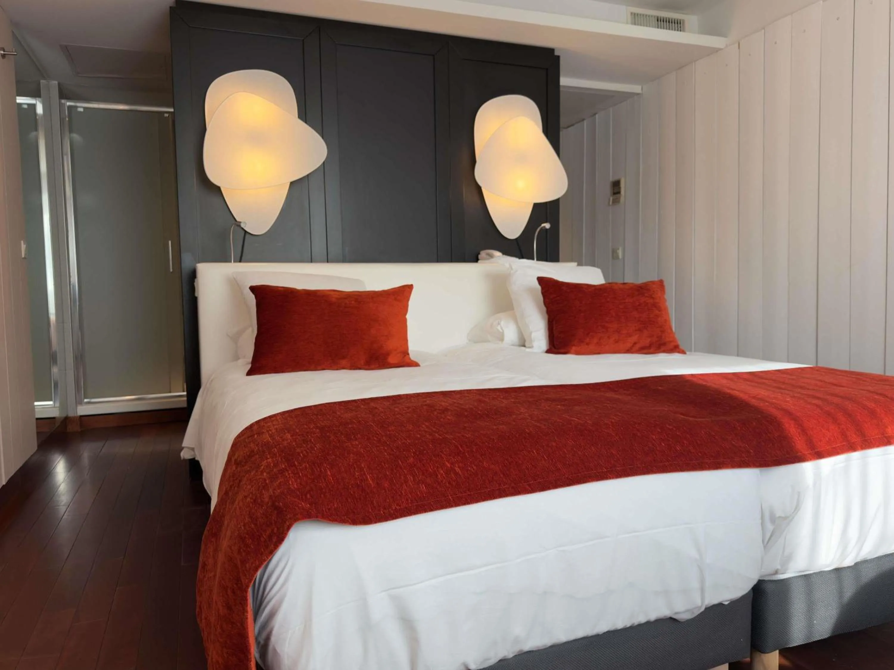 Bedroom, Bed in Mercure Dieppe La Présidence