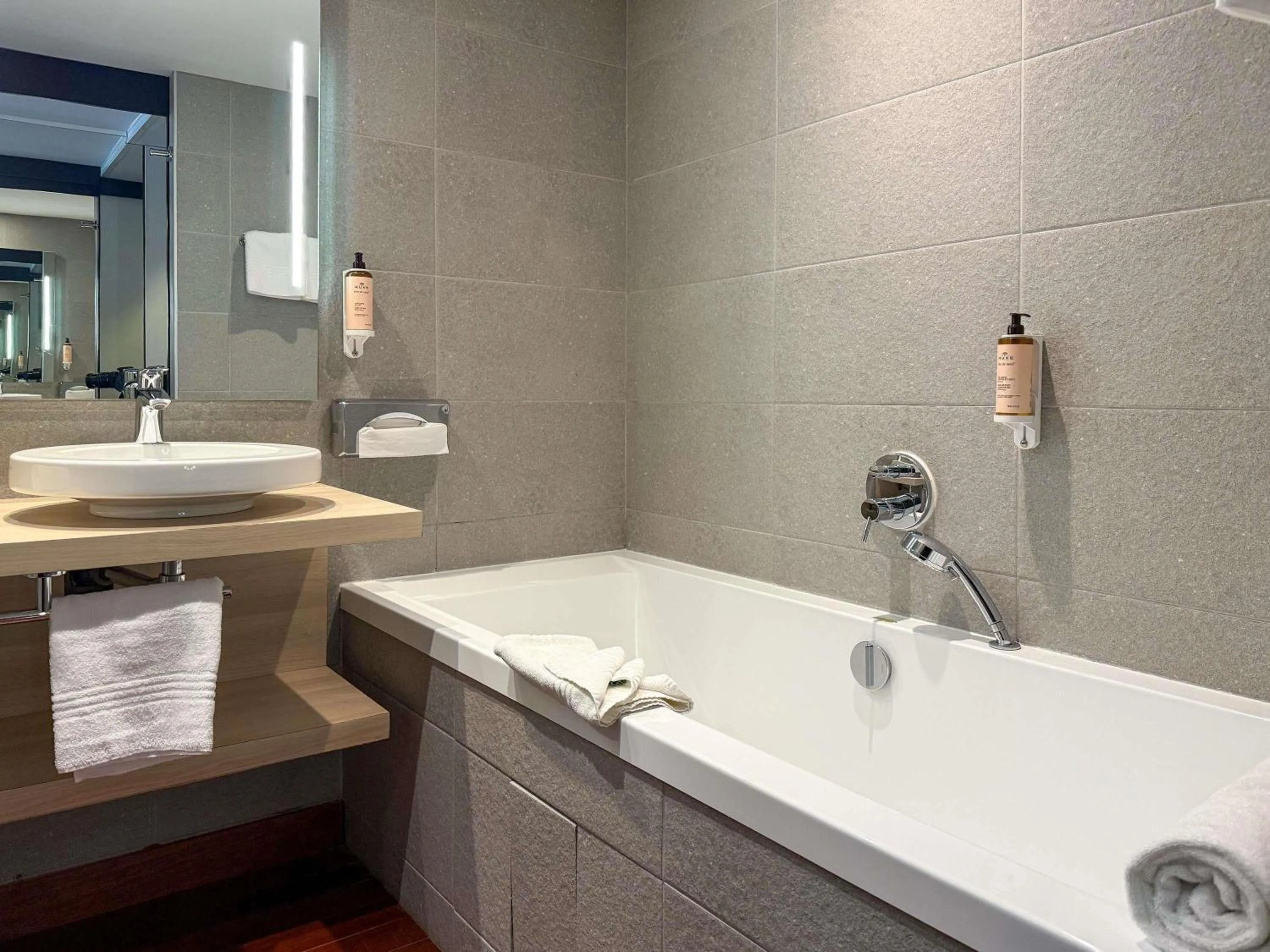 Bedroom in Mercure Dieppe La Présidence