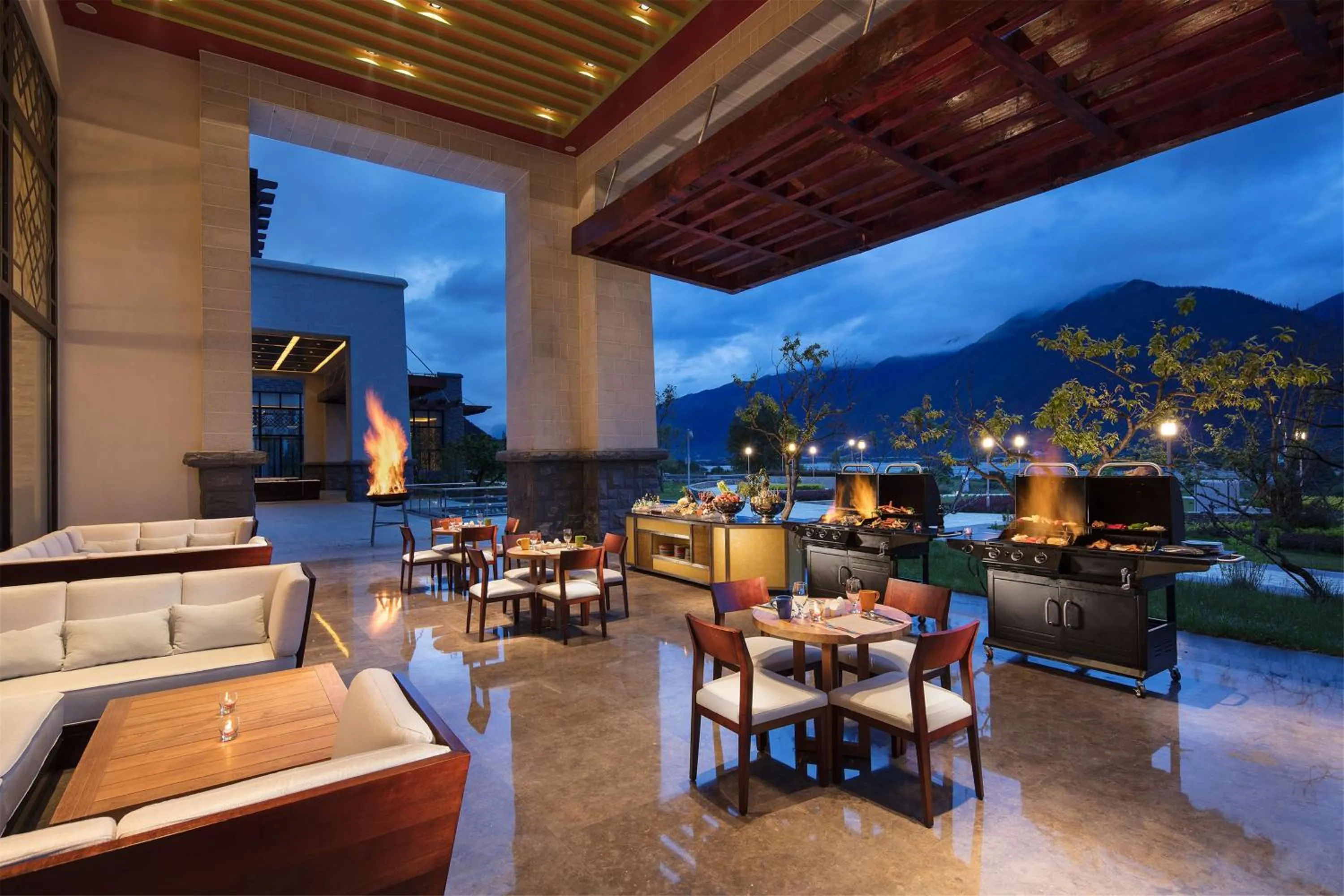 Restaurant/places to eat in Hilton Linzhi Resort