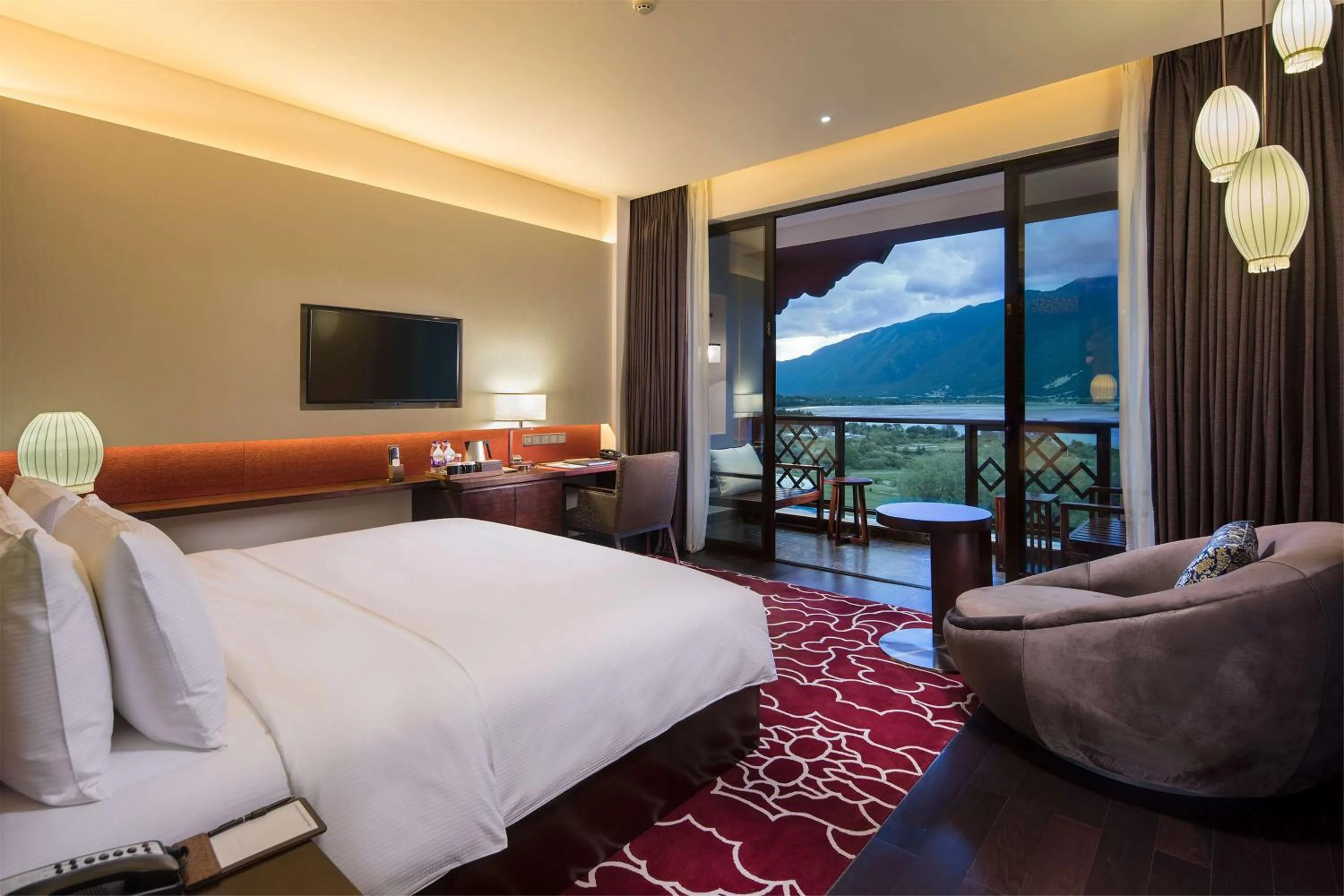 TV and multimedia, Bed in Hilton Linzhi Resort