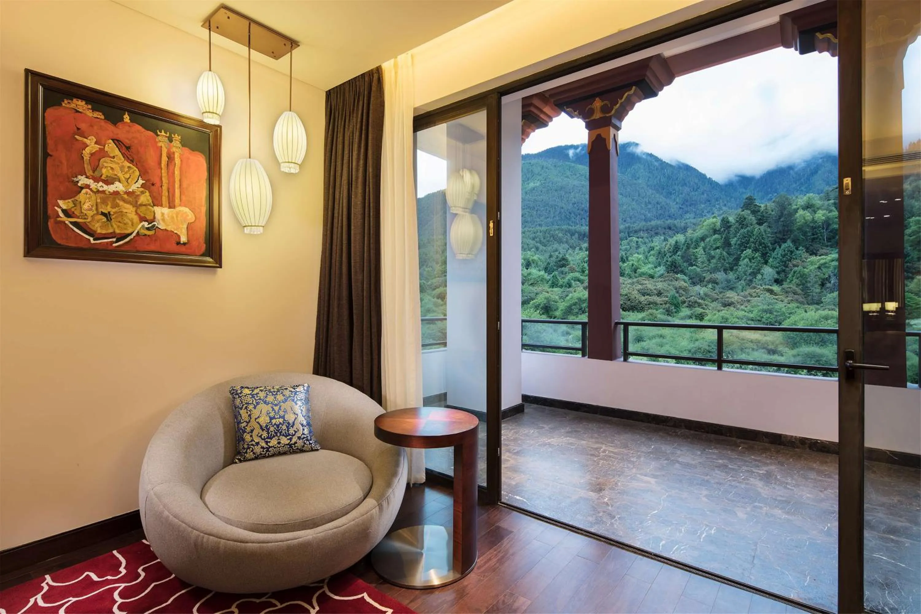 Living room in Hilton Linzhi Resort