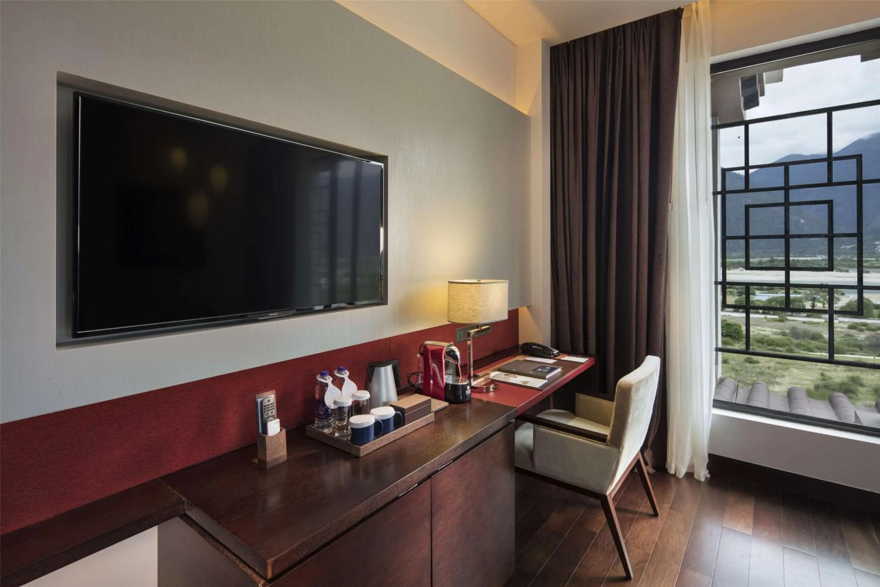 TV and multimedia in Hilton Linzhi Resort