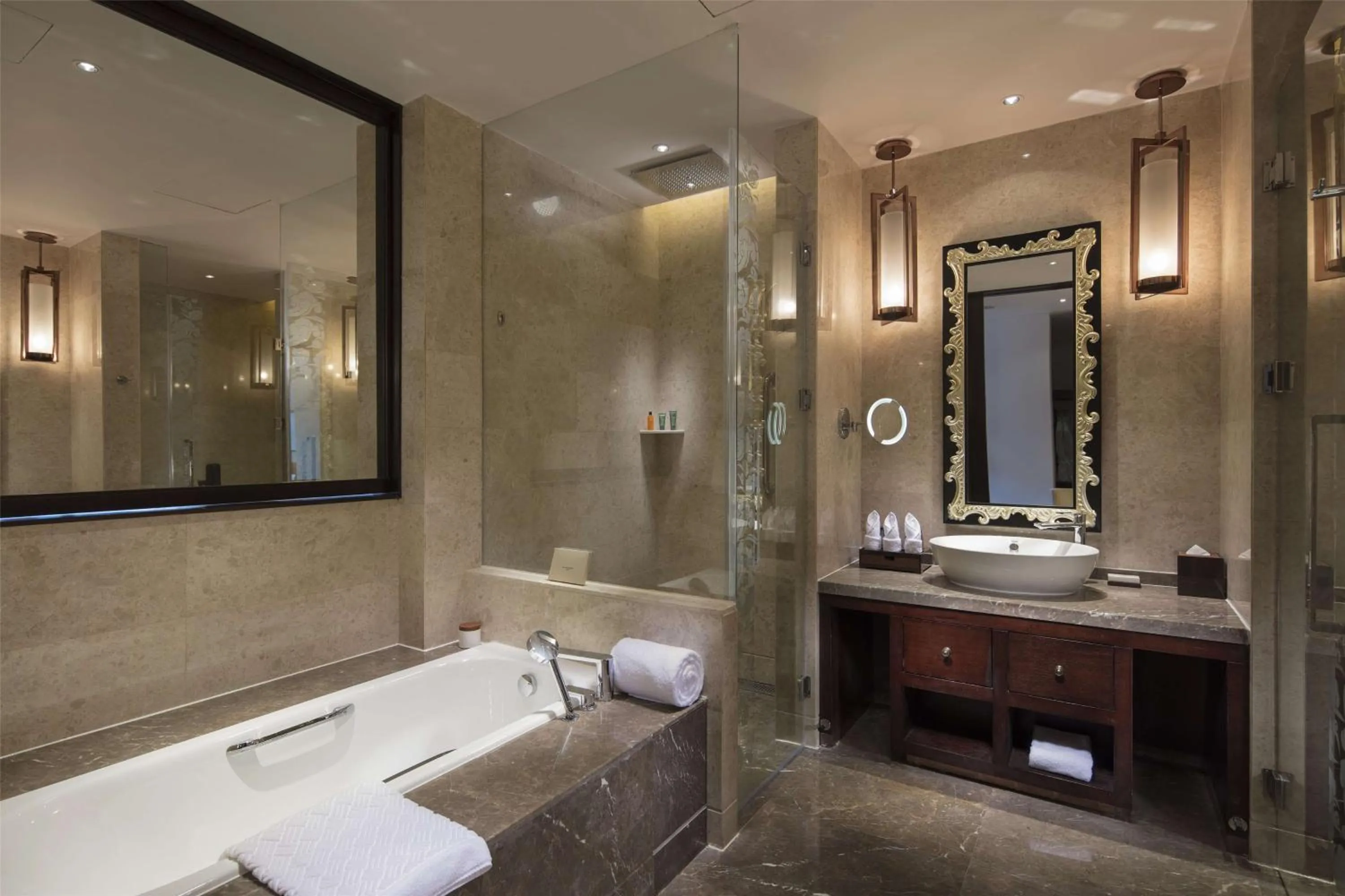 Hot Tub in Hilton Linzhi Resort