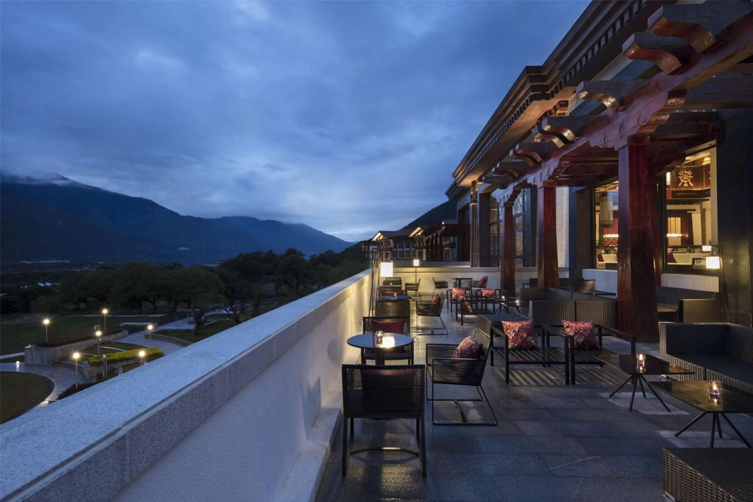 Lobby or reception in Hilton Linzhi Resort