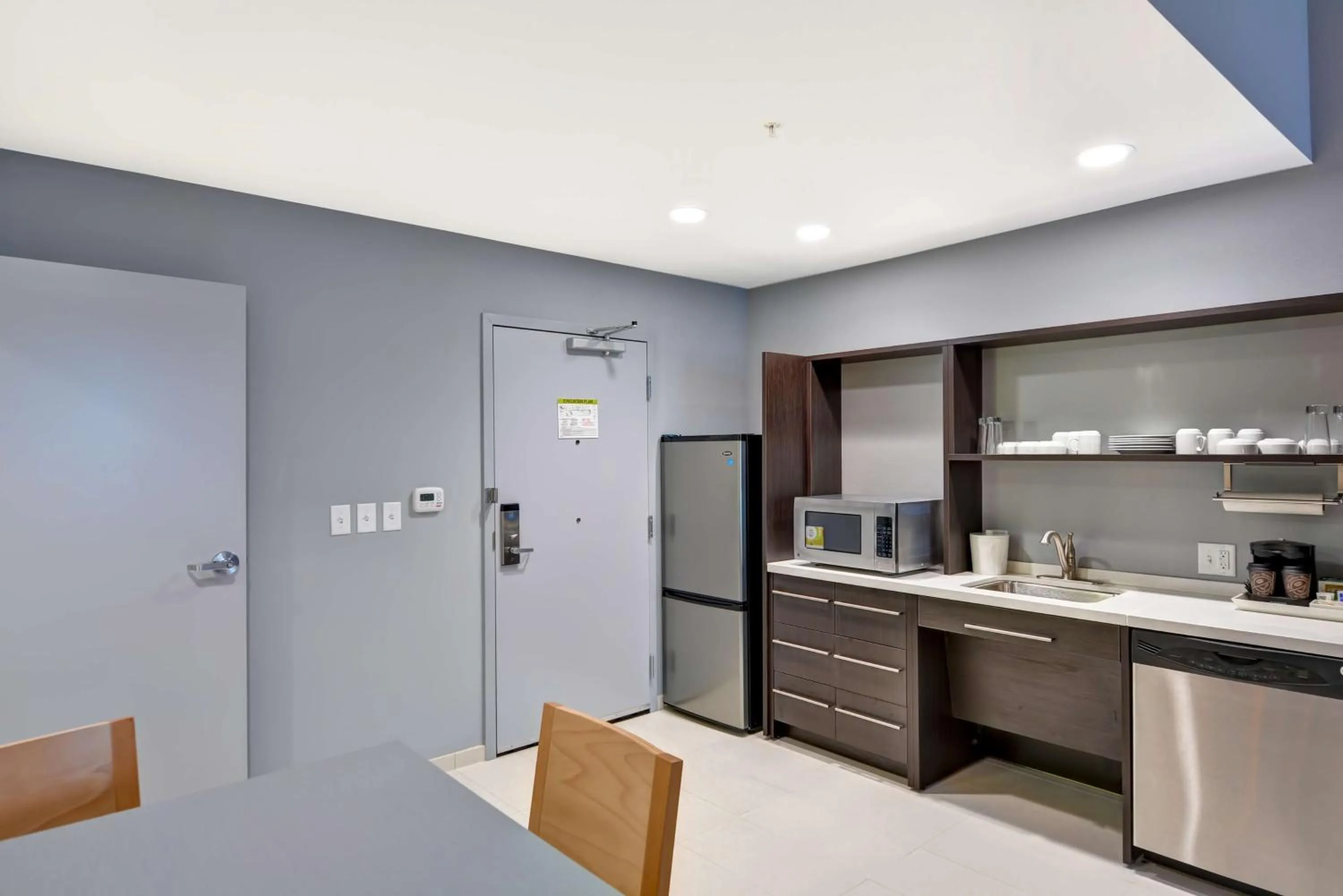 Kitchen or kitchenette in Home2 Suites By Hilton Stafford Quantico