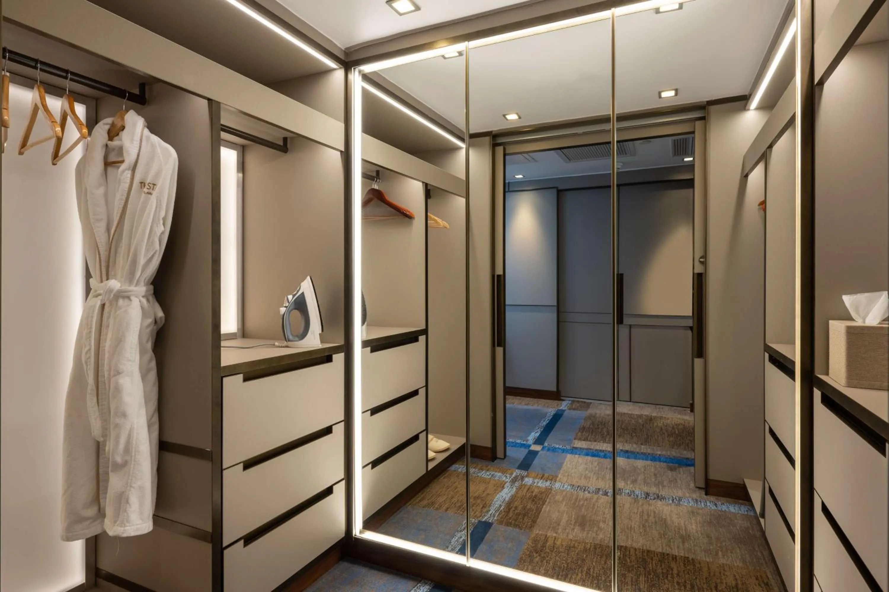 Photo of the whole room in The Vista At Hilton Tel Aviv