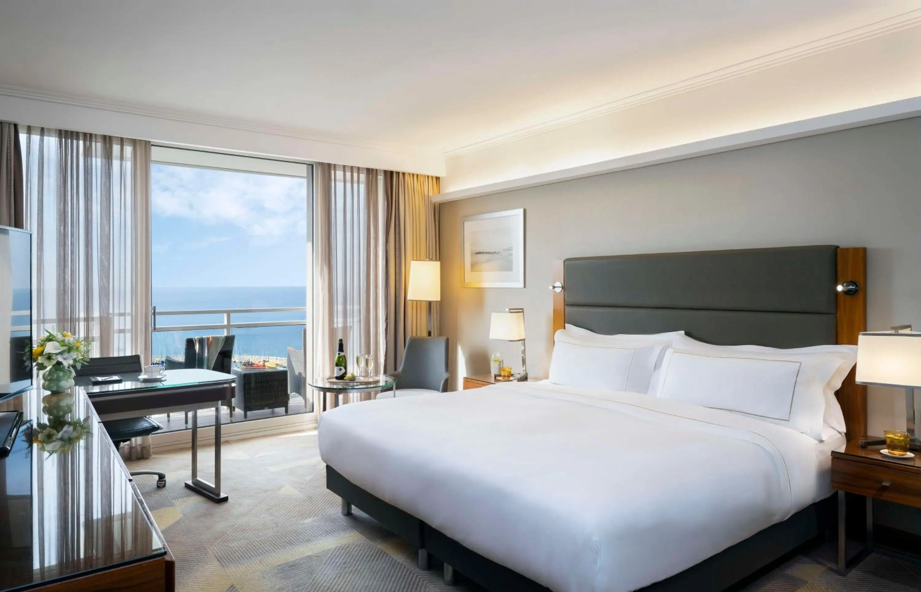 Bedroom, Bed in The Vista At Hilton Tel Aviv