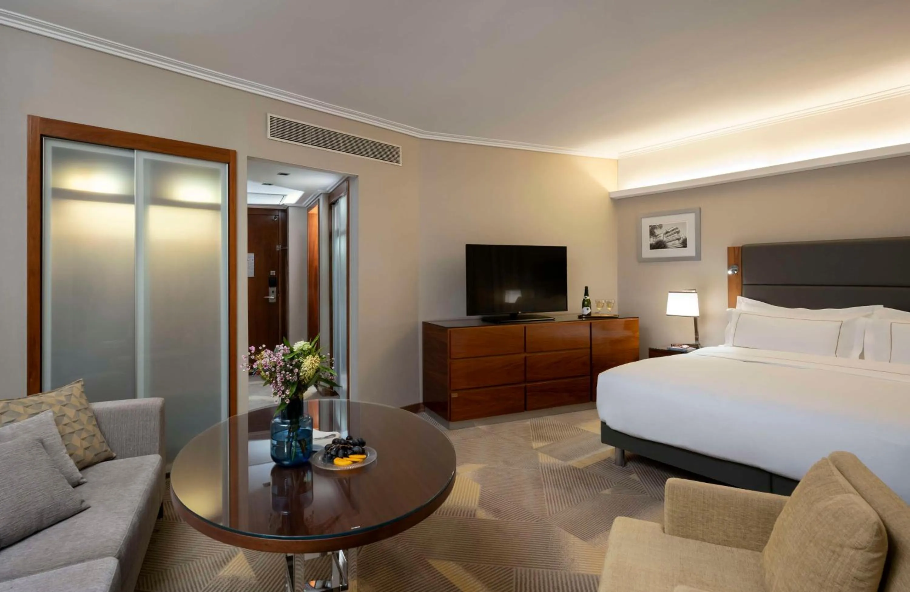 Living room, Bed in The Vista At Hilton Tel Aviv