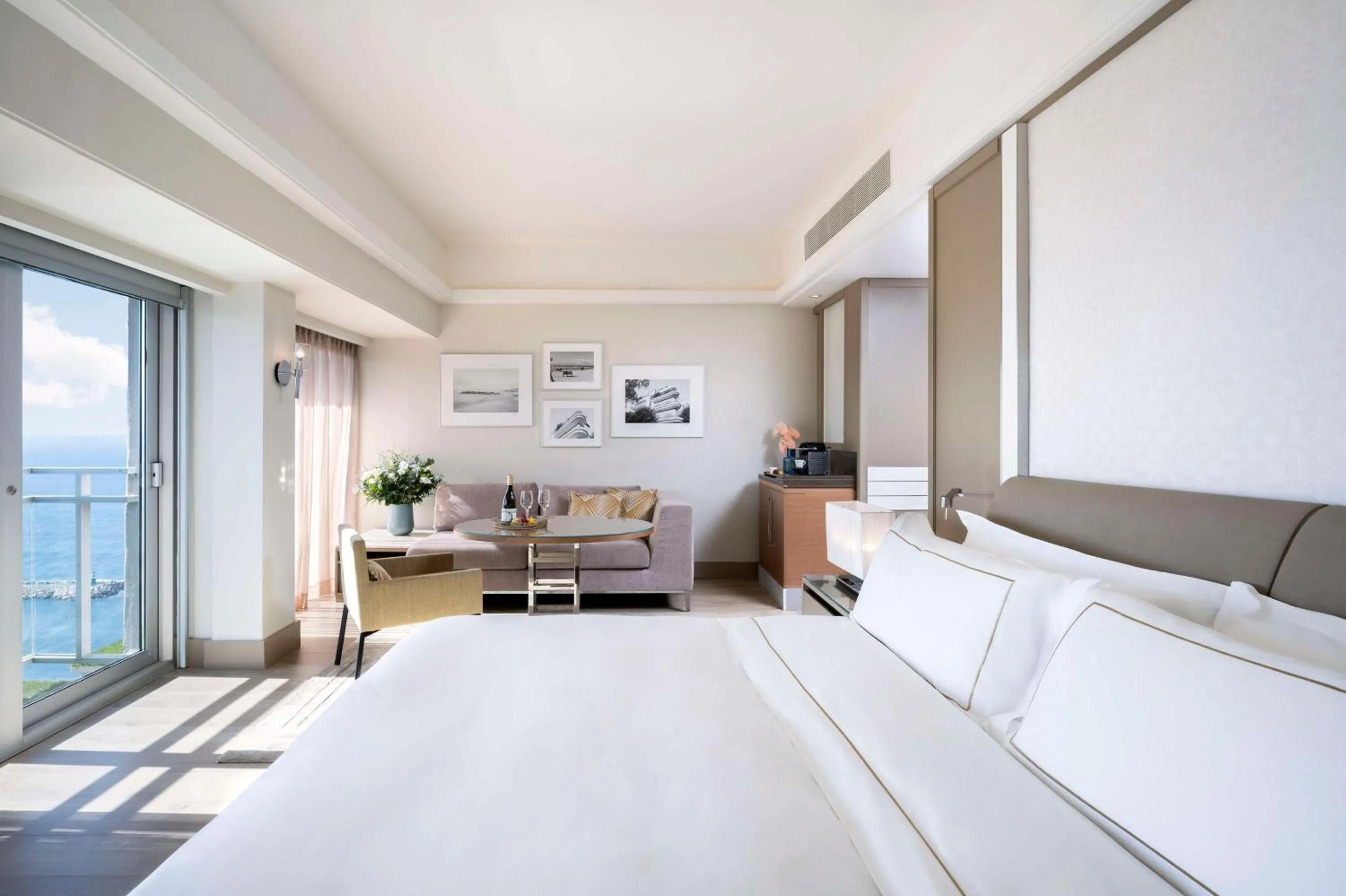 Living room, Bed in The Vista At Hilton Tel Aviv