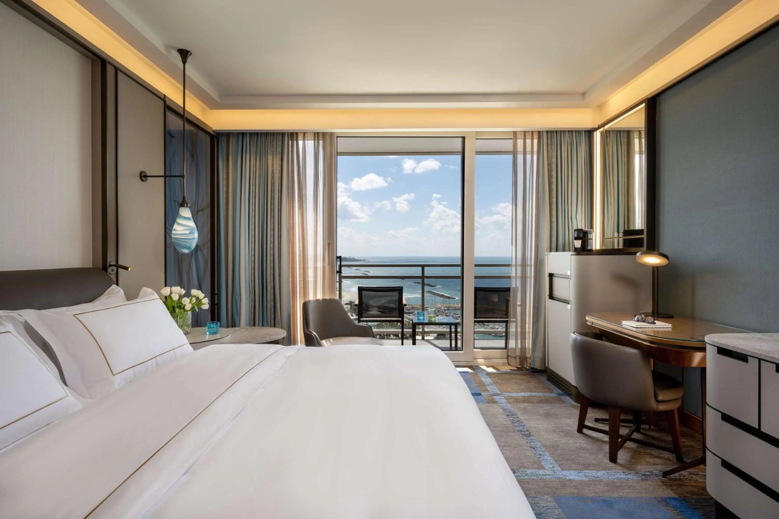 Bedroom, Bed in The Vista At Hilton Tel Aviv