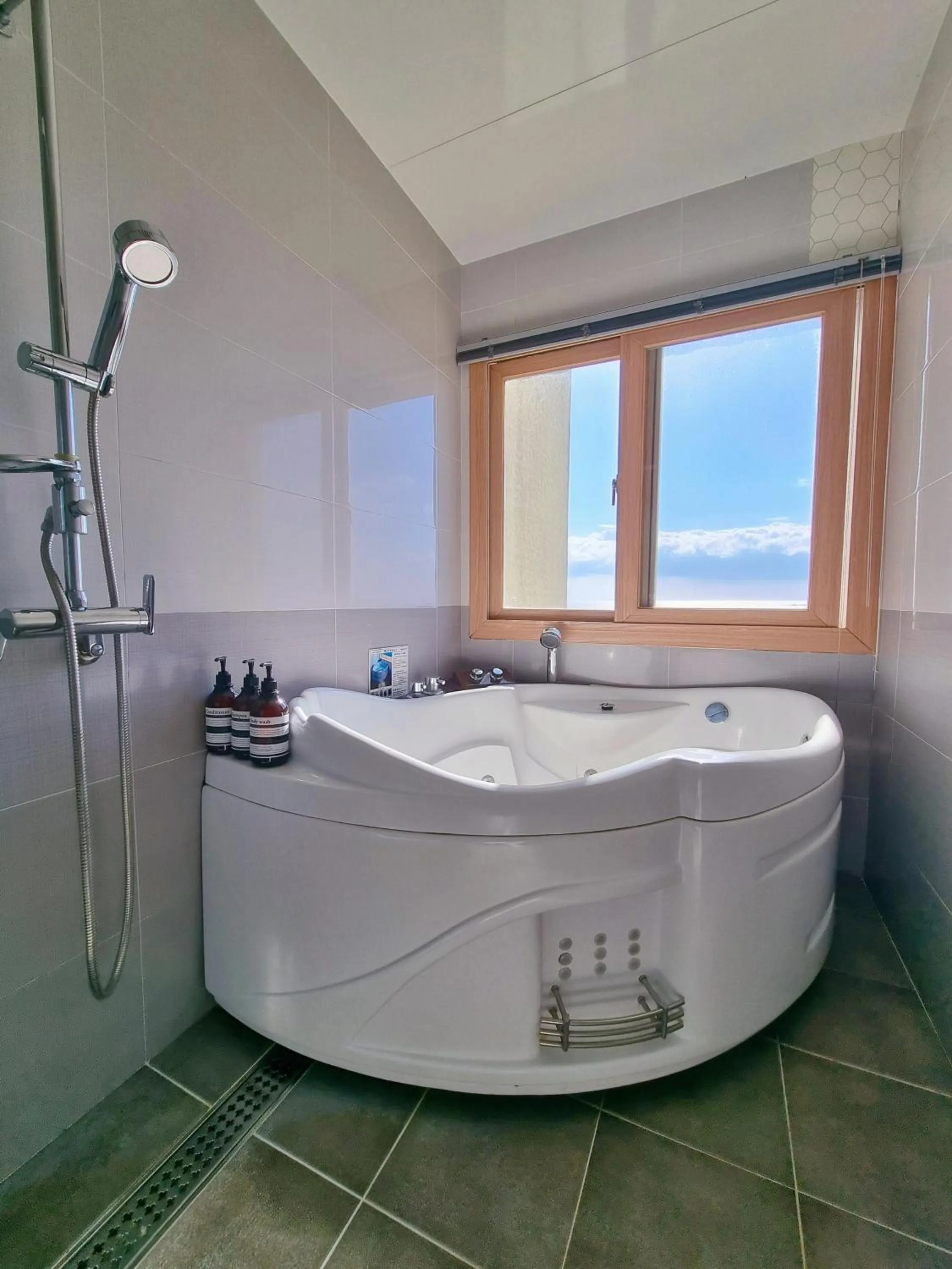 Shower in Jeju the Ocean Hill Pension