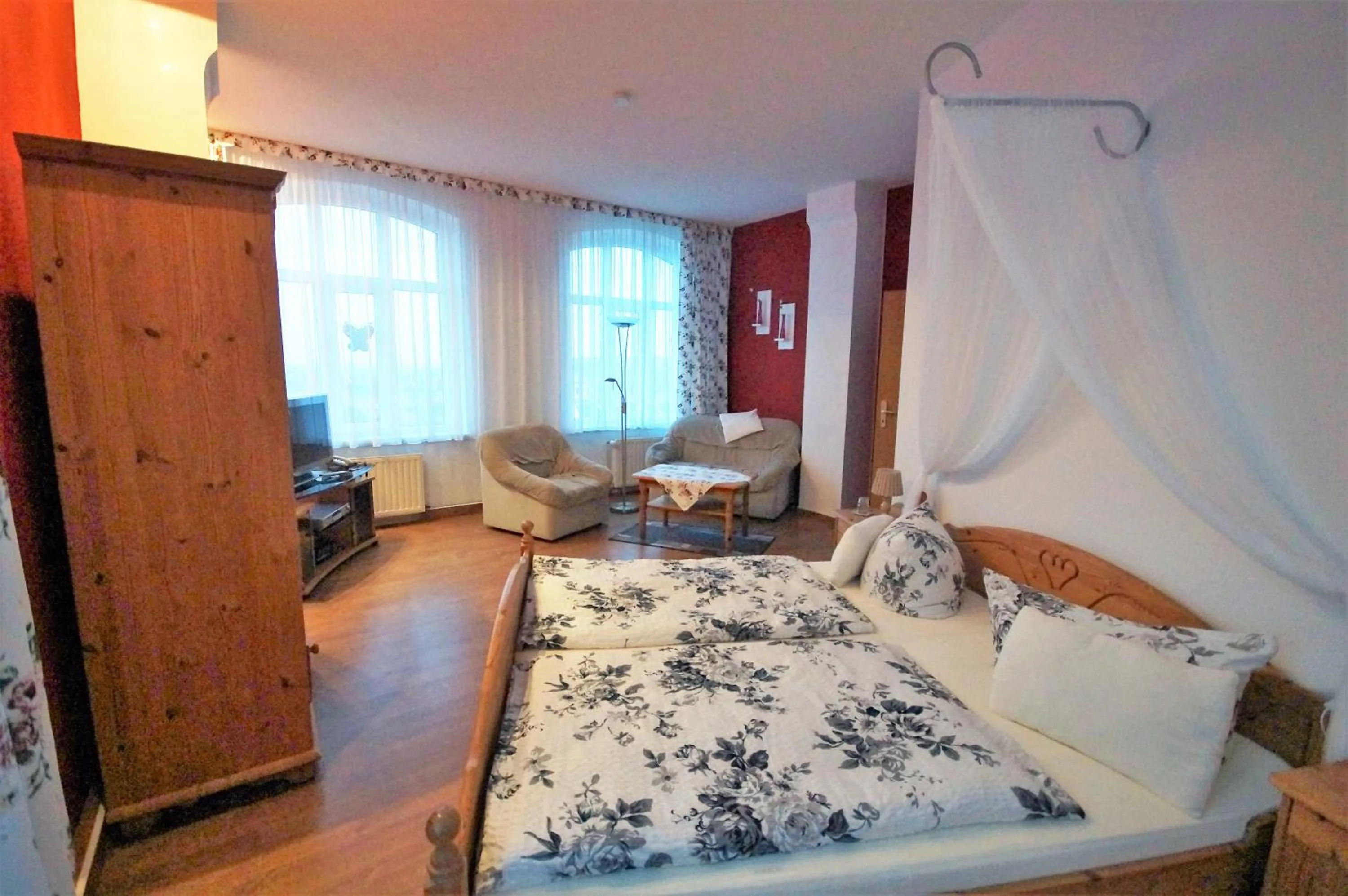 Photo of the whole room, Bed in Hotel Am Kurpark