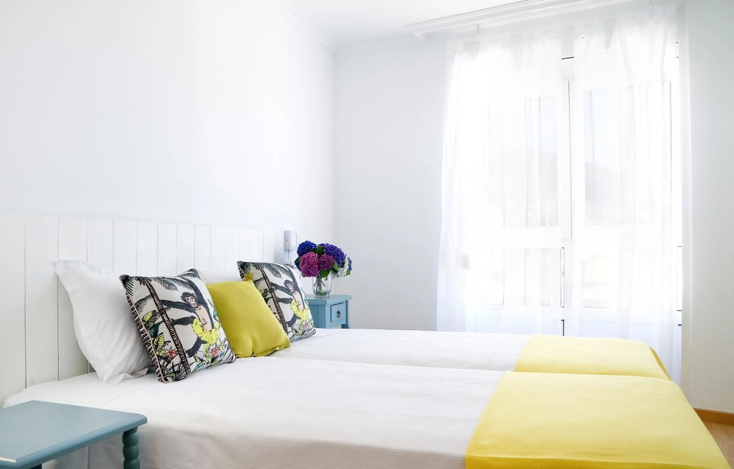 Photo of the whole room, Bed in Duerming Sea View Viveiro