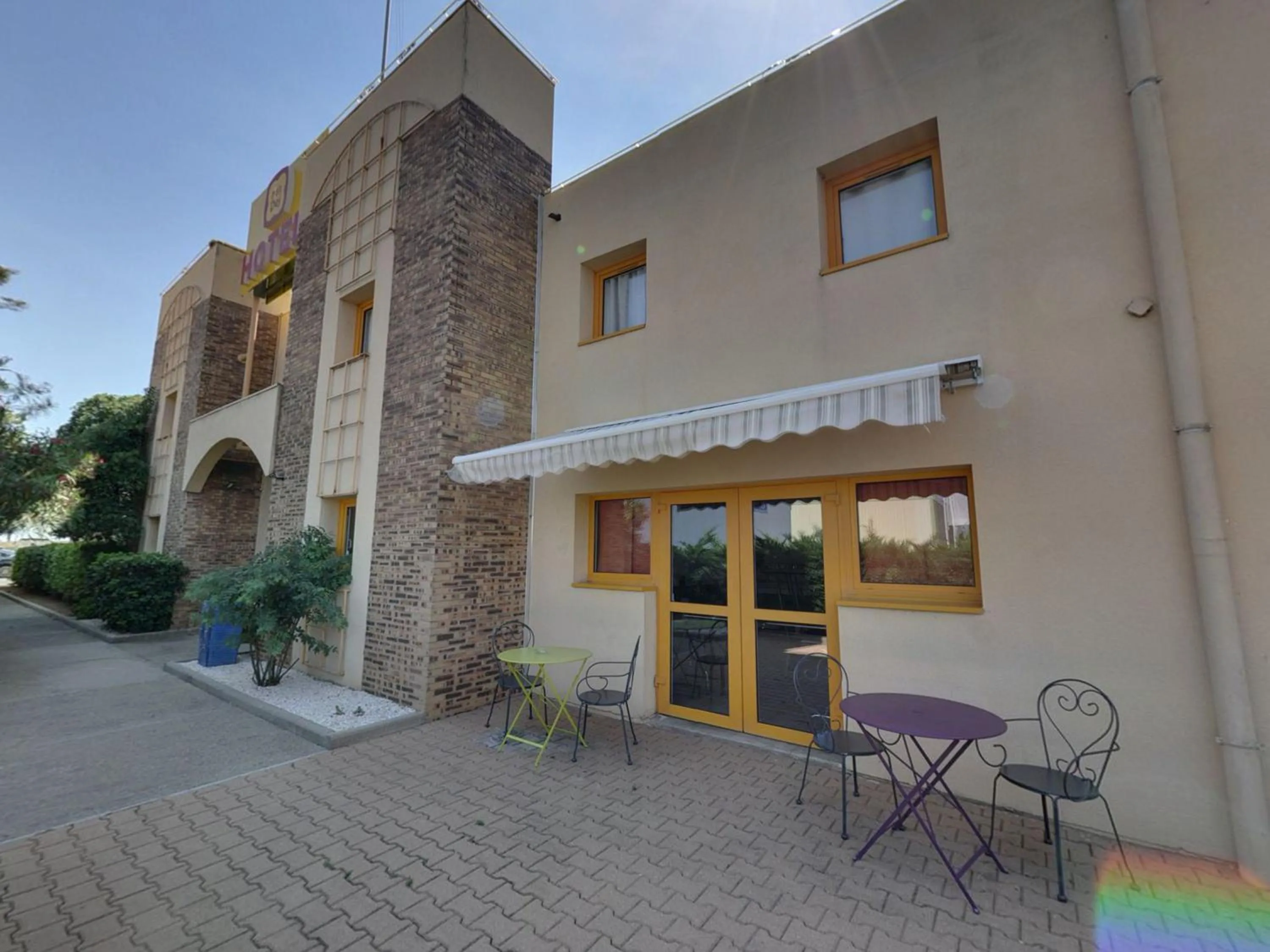 Patio in The Originals Access, Hôtel Béziers Est