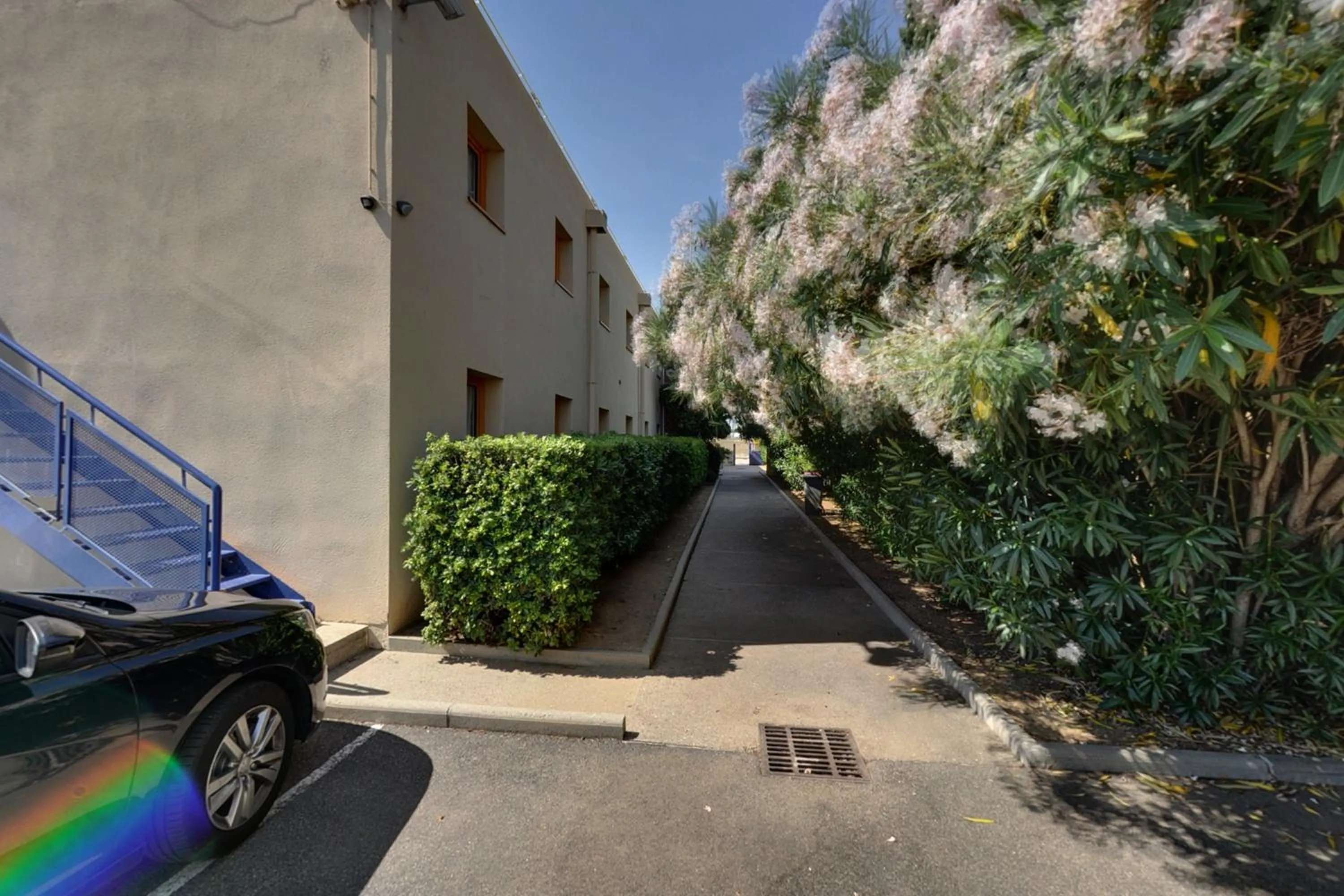 Facade/entrance in The Originals Access, Hôtel Béziers Est