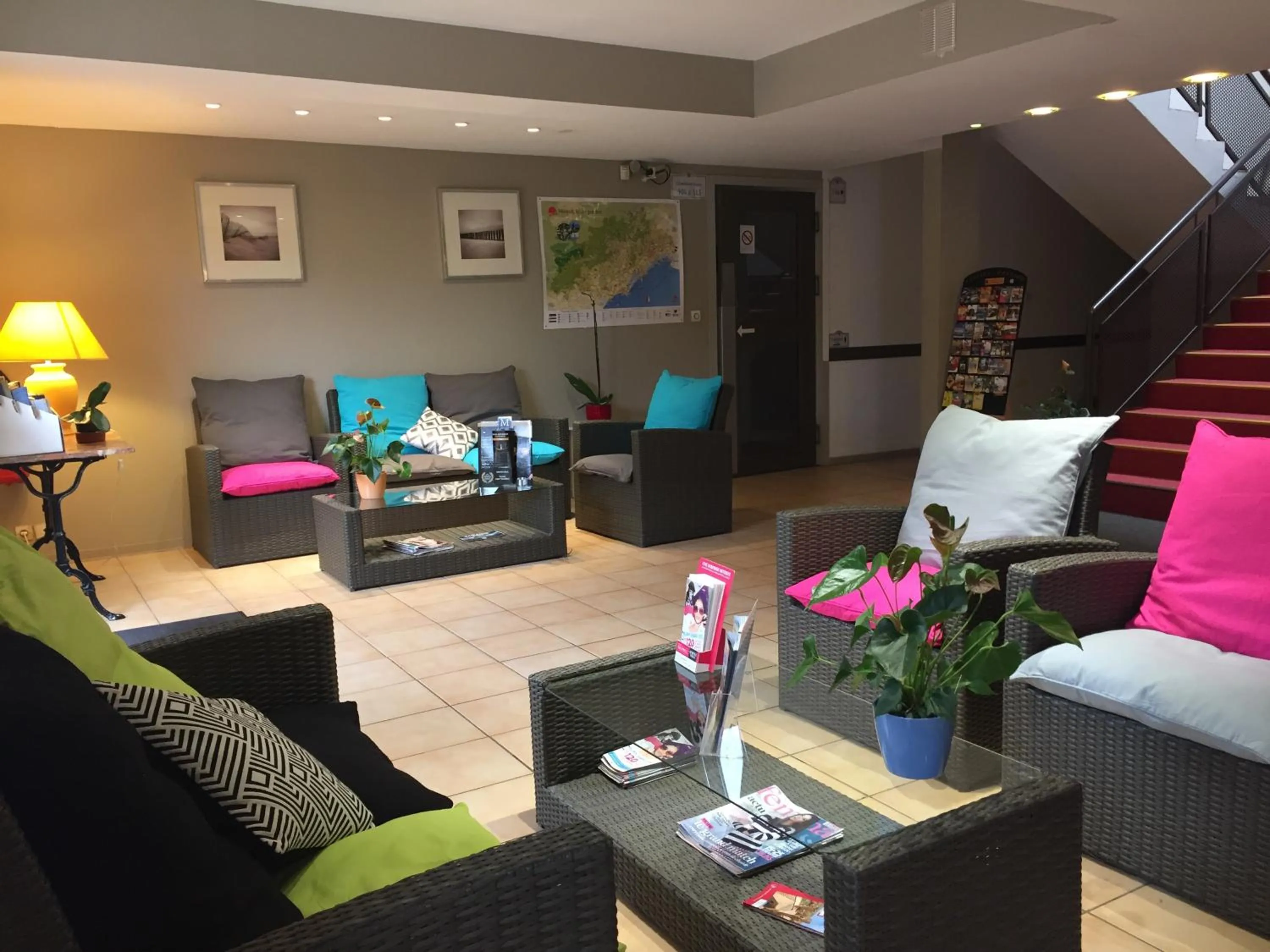 Lobby or reception in The Originals Access, Hôtel Béziers Est