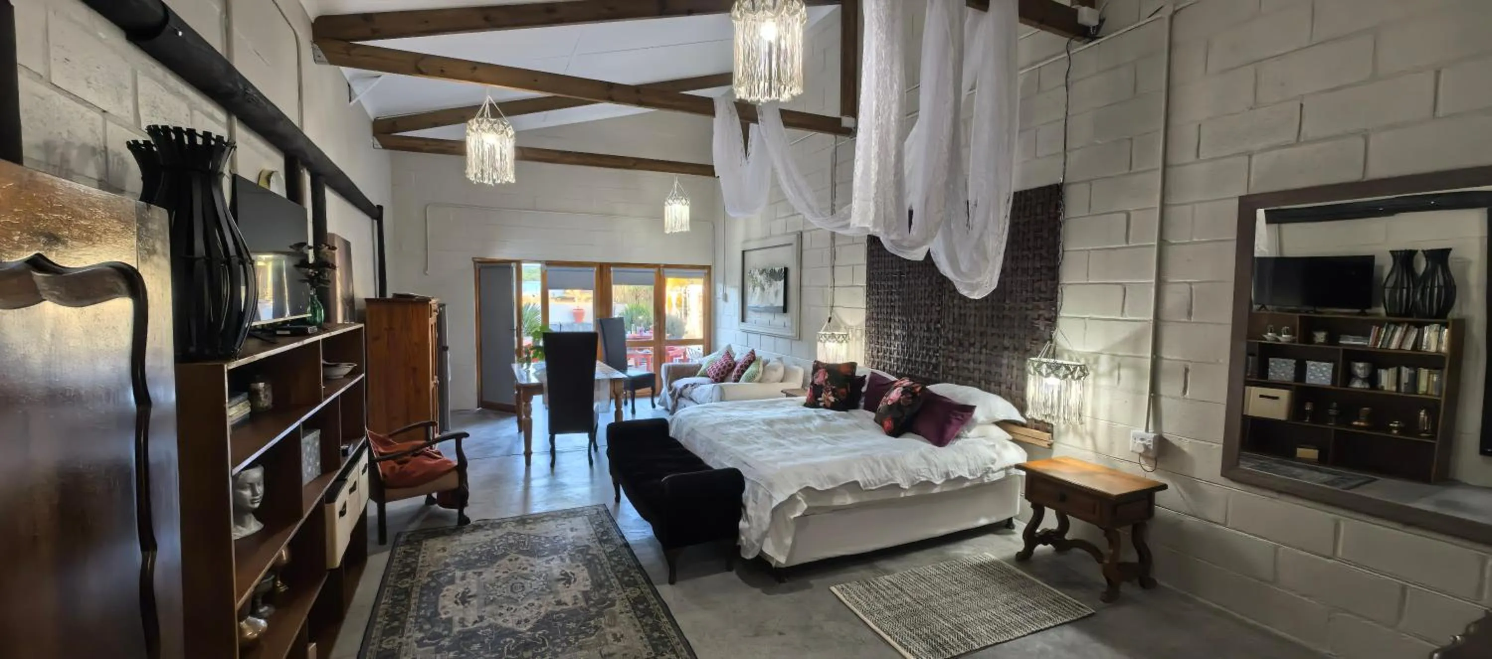 Photo of the whole room, Bed in Daisy Country Lodge