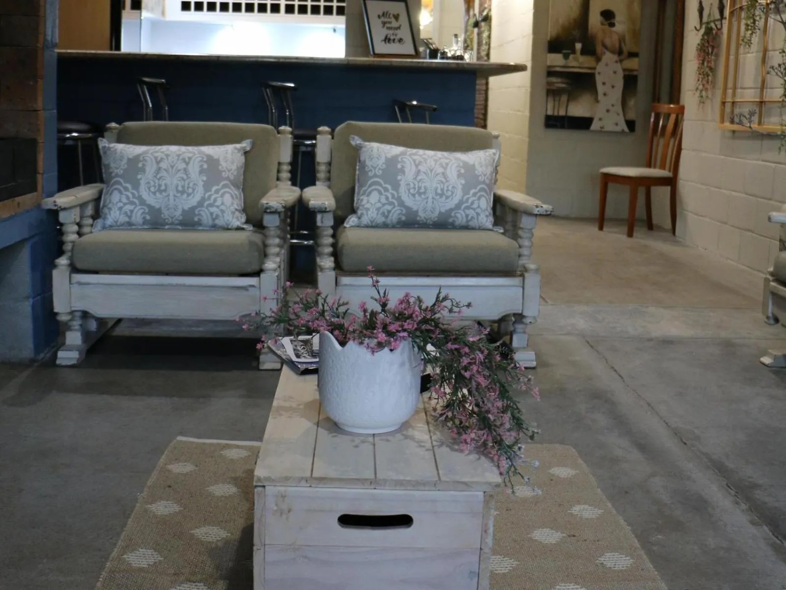 Seating area in Daisy Country Lodge