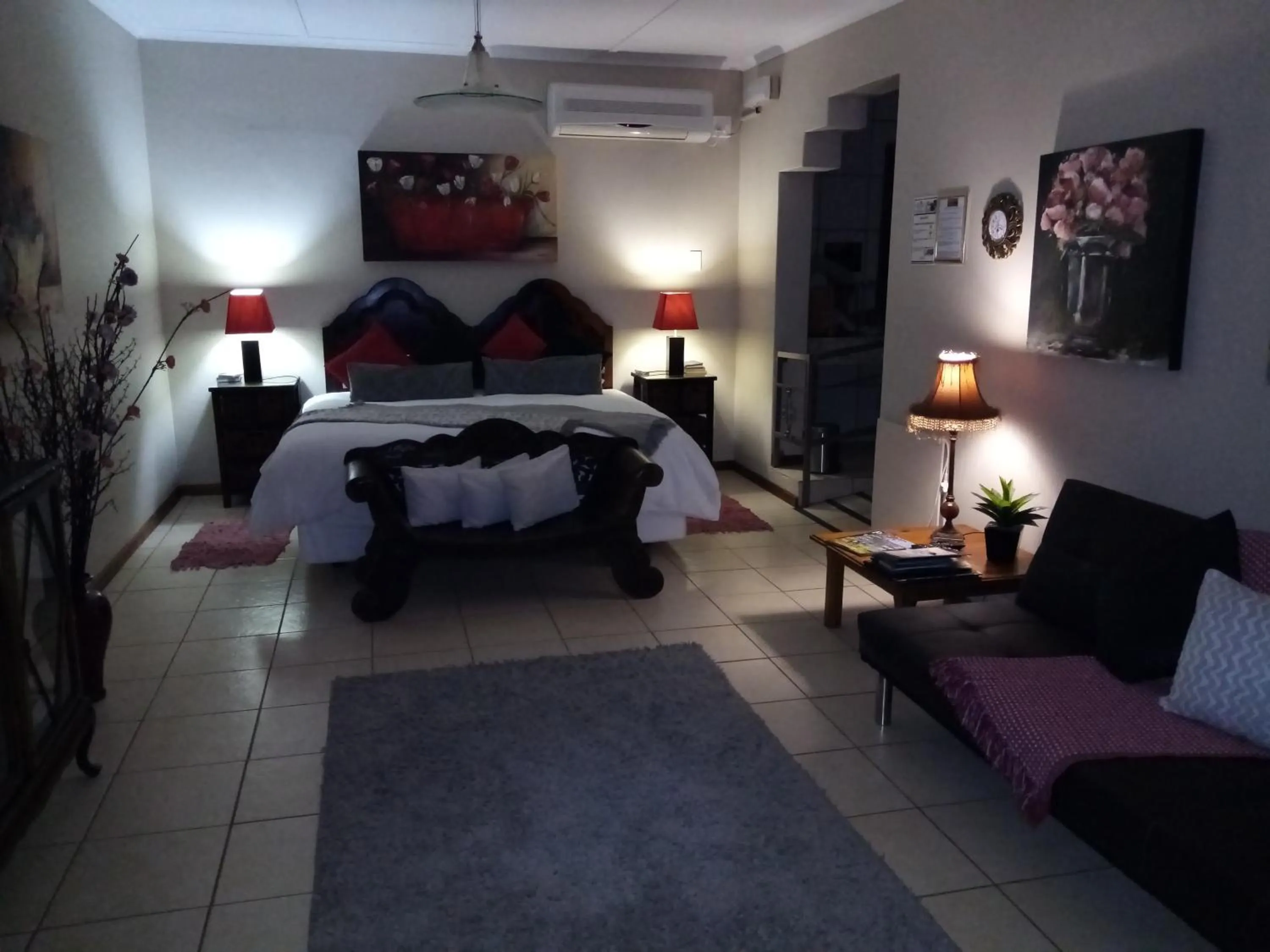 Photo of the whole room, Bed in Daisy Country Lodge