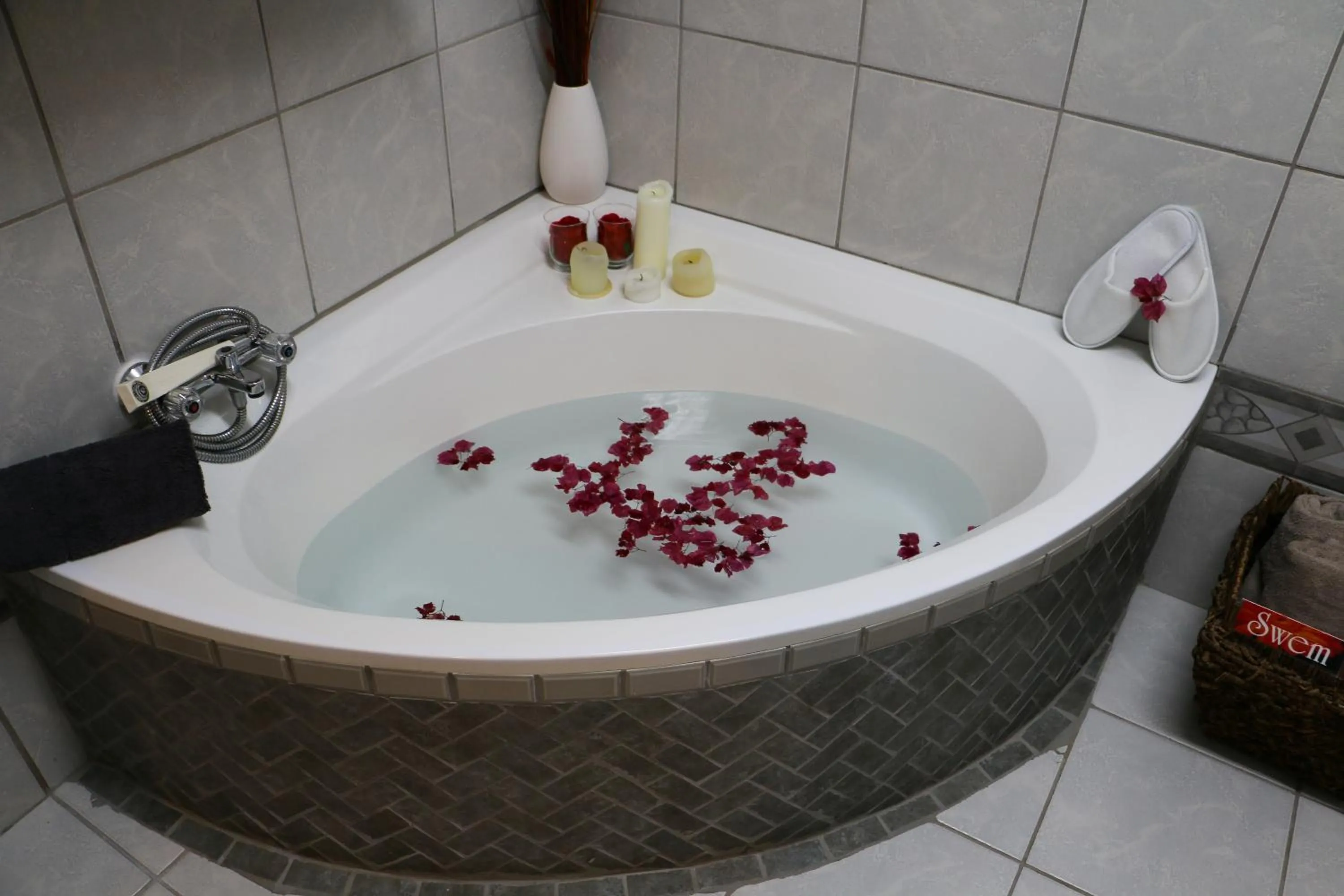 Bathroom in Daisy Country Lodge