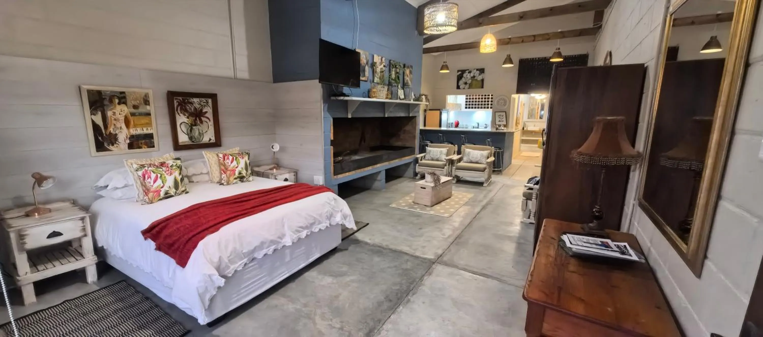 Bedroom, Bed in Daisy Country Lodge