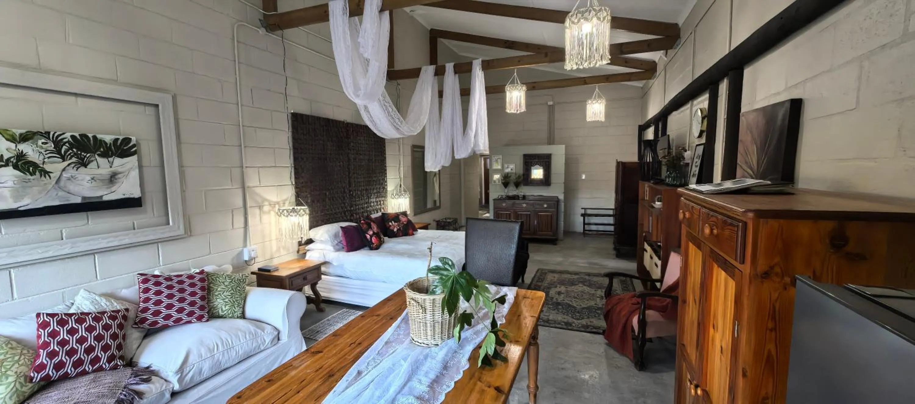 Photo of the whole room, Bed in Daisy Country Lodge