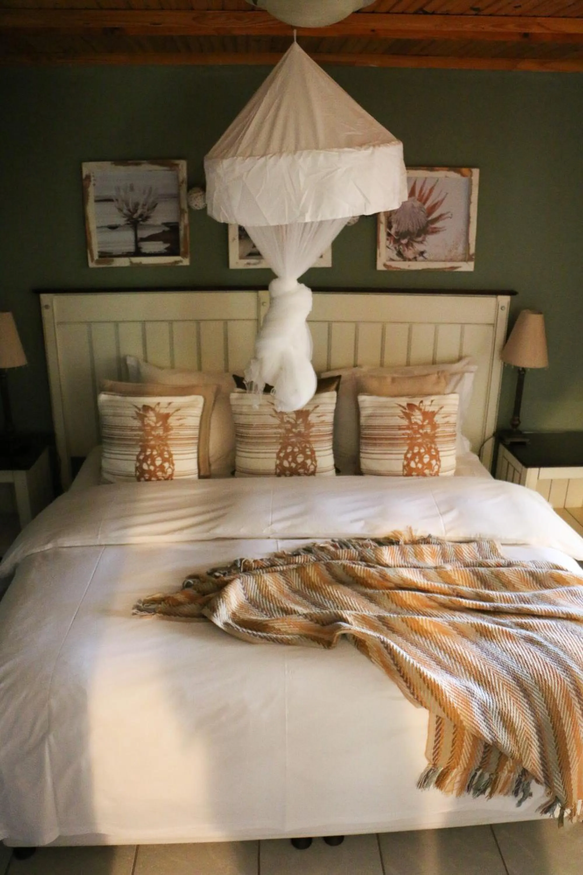 Bed in Daisy Country Lodge