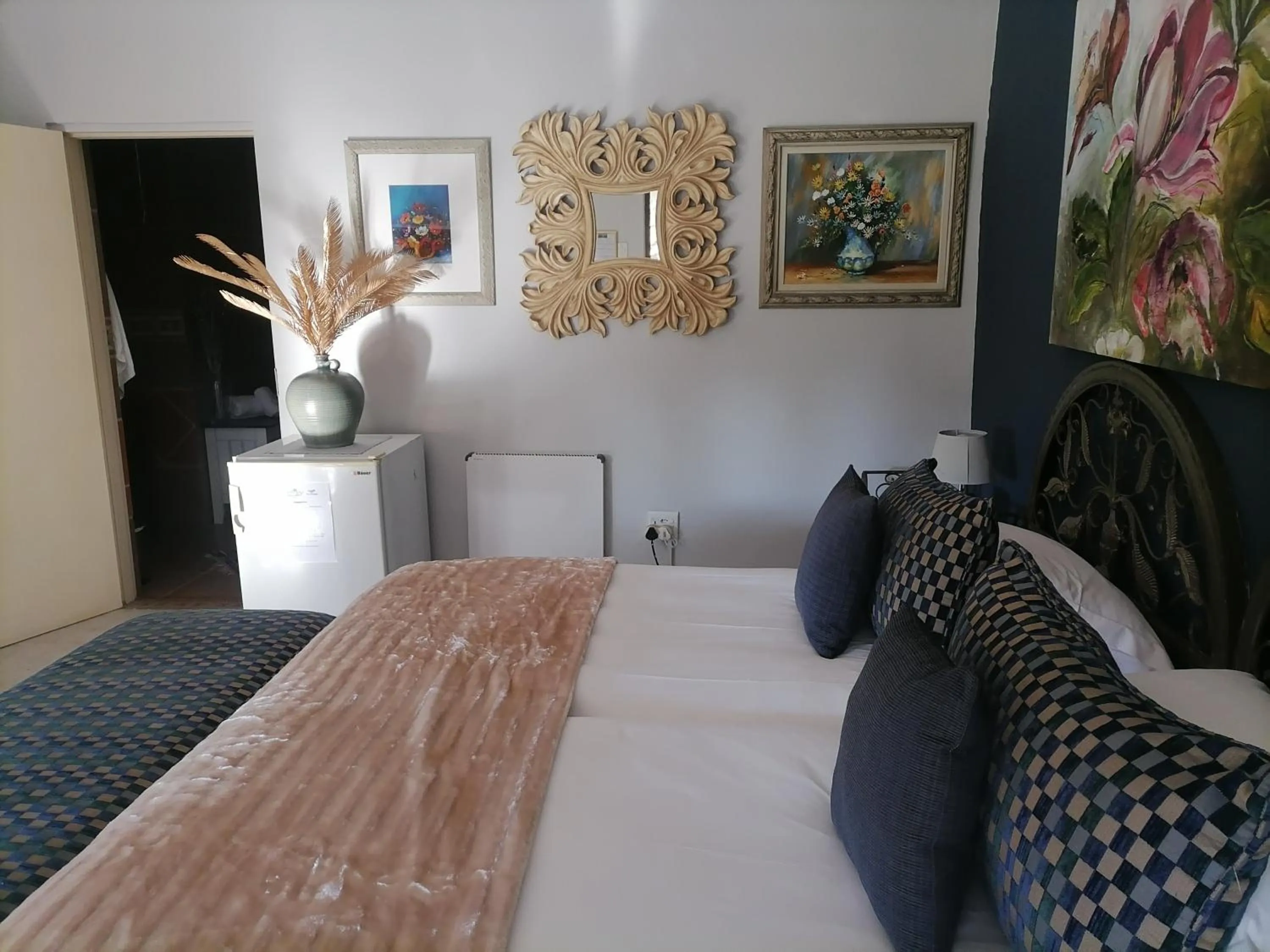 Bedroom, Bed in Daisy Country Lodge