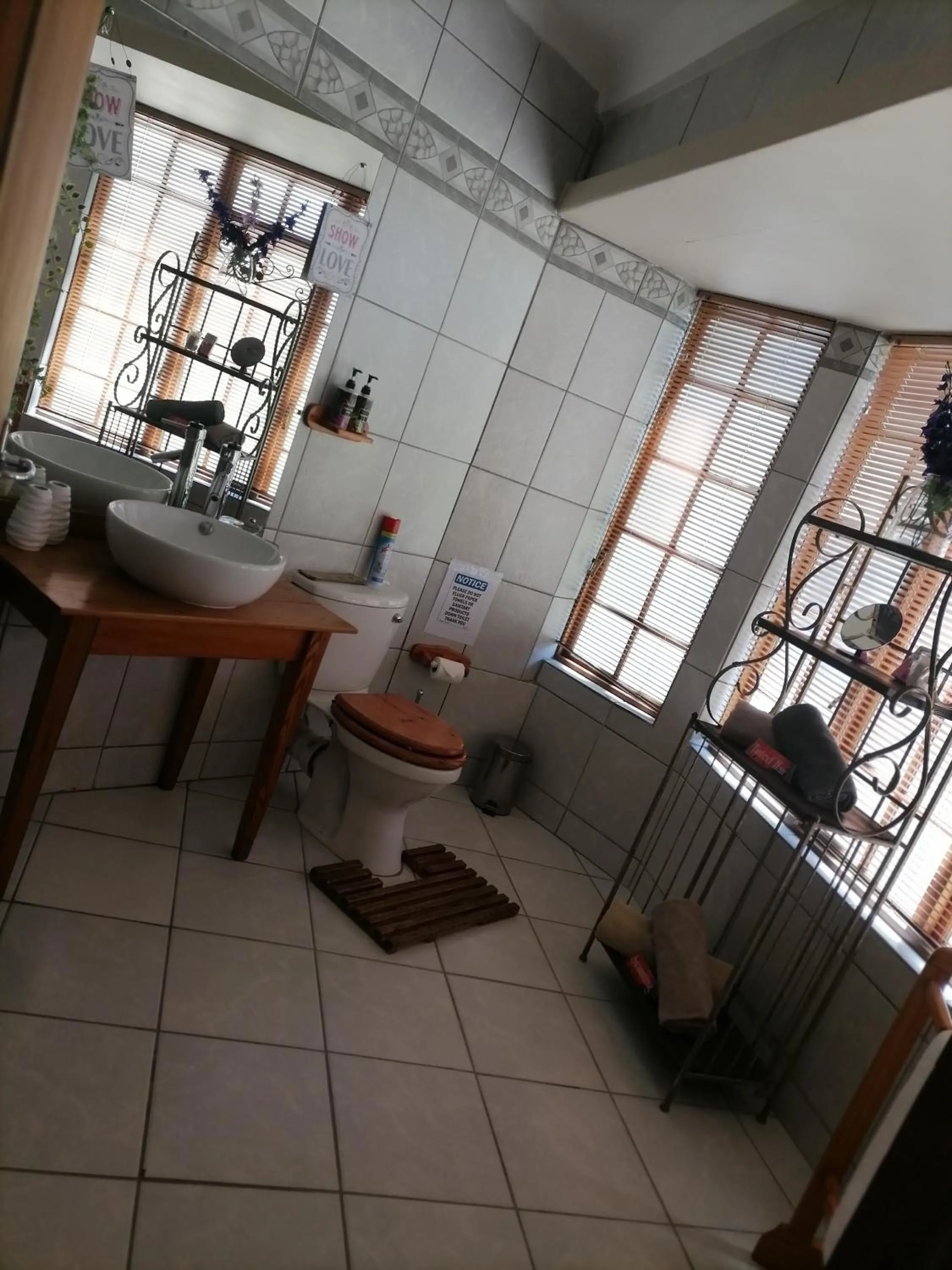 Bathroom in Daisy Country Lodge