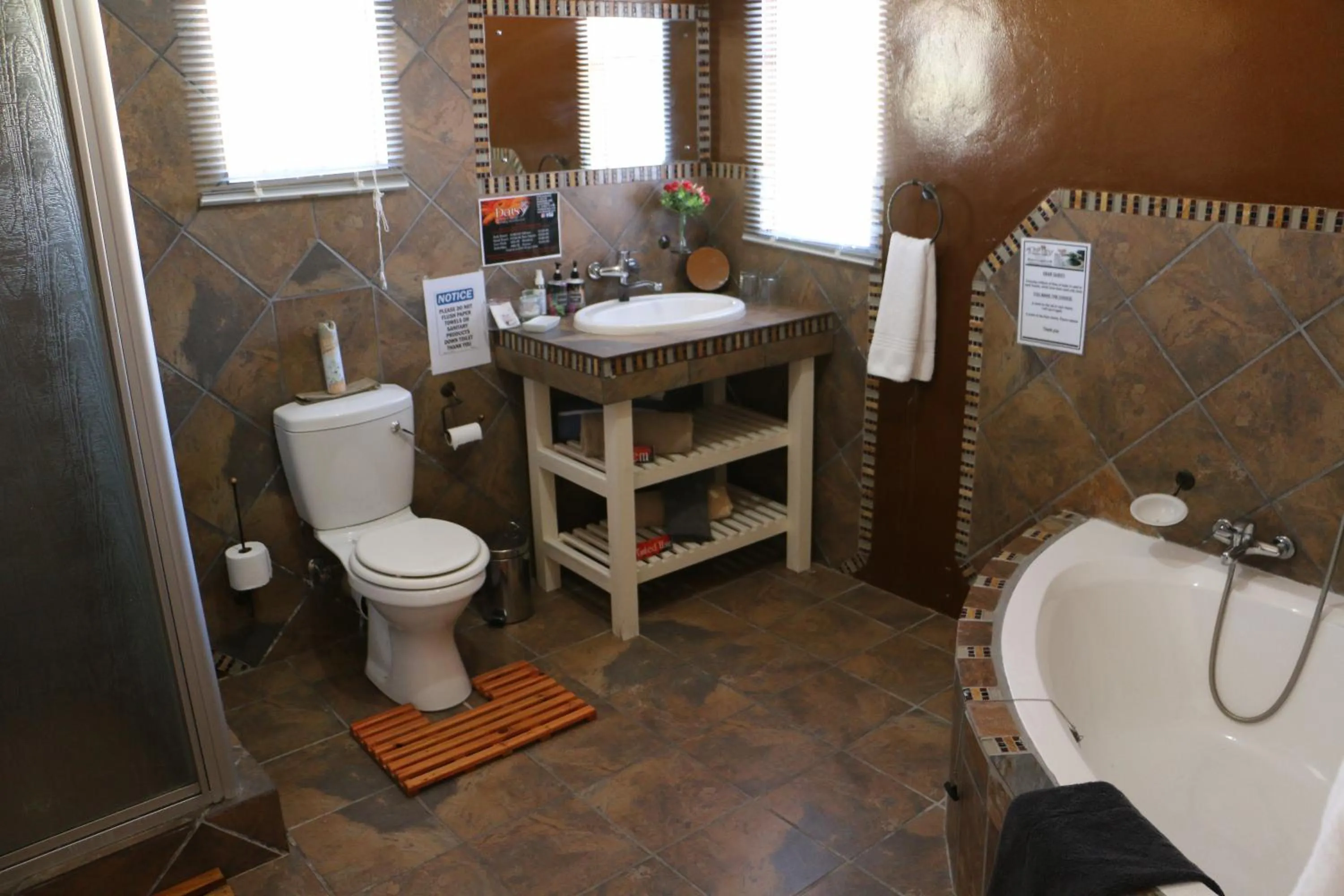 Bathroom in Daisy Country Lodge