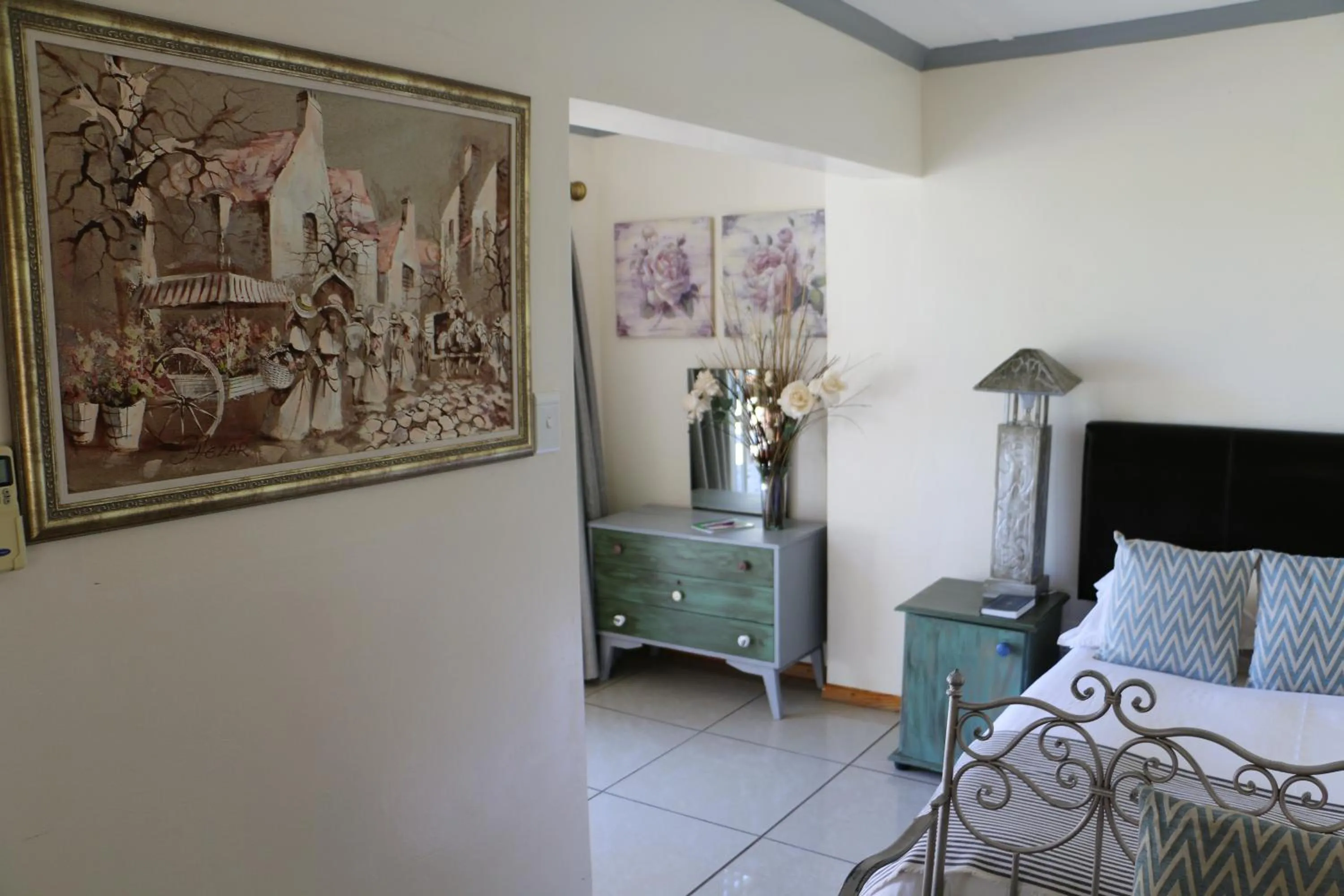 Bedroom, Bed in Daisy Country Lodge