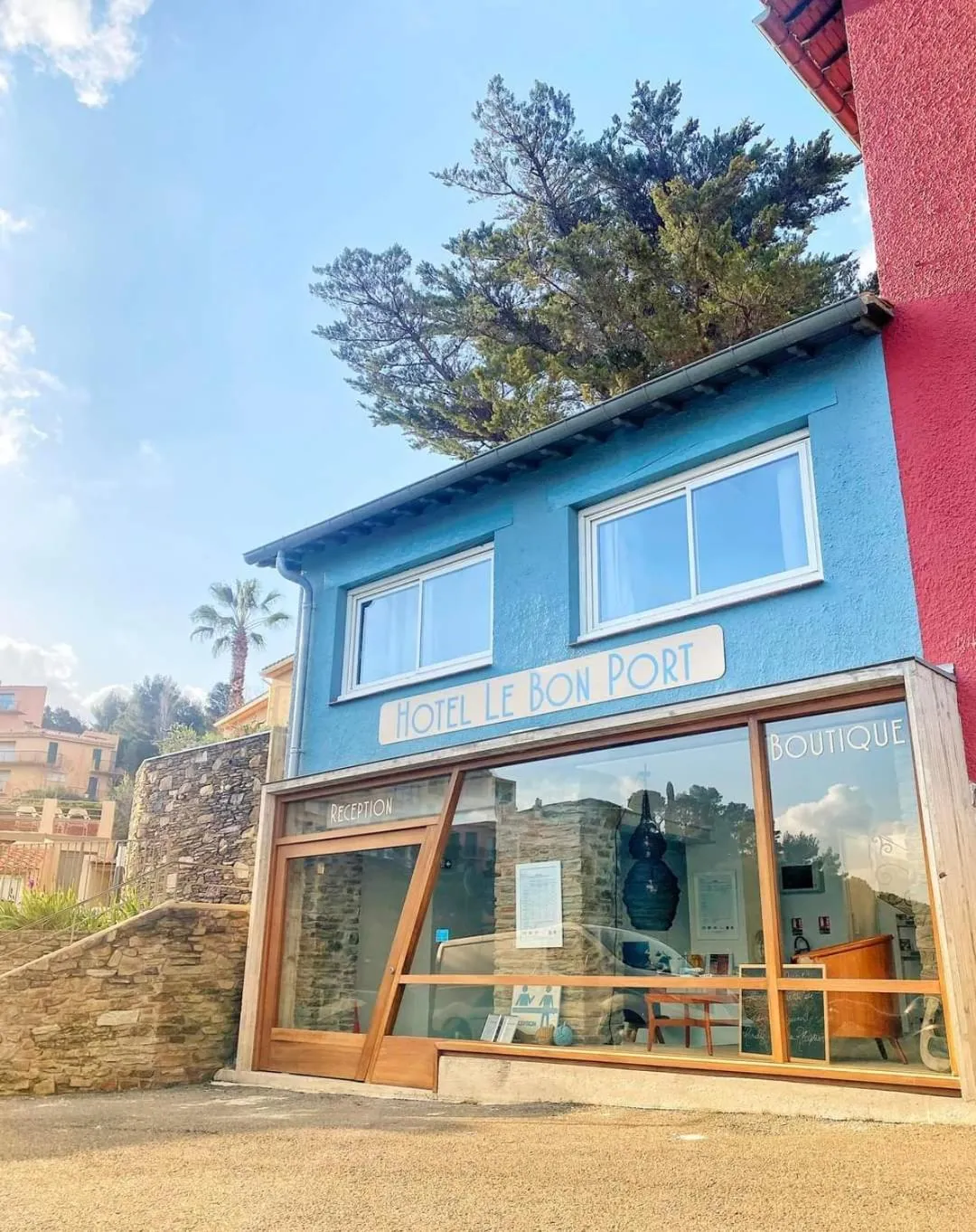 Property building in Hotel Le Bon Port