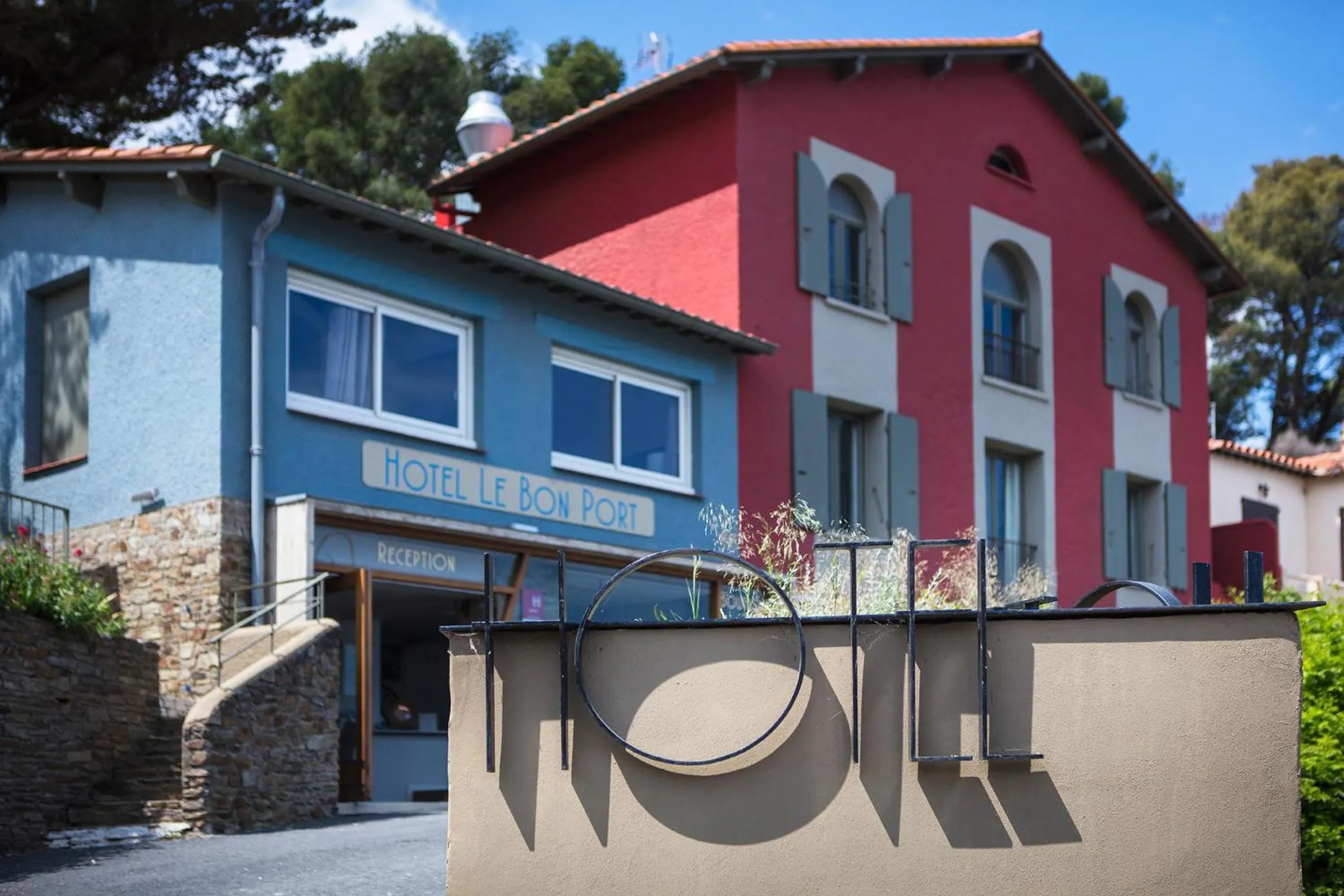 Property building in Hotel Le Bon Port