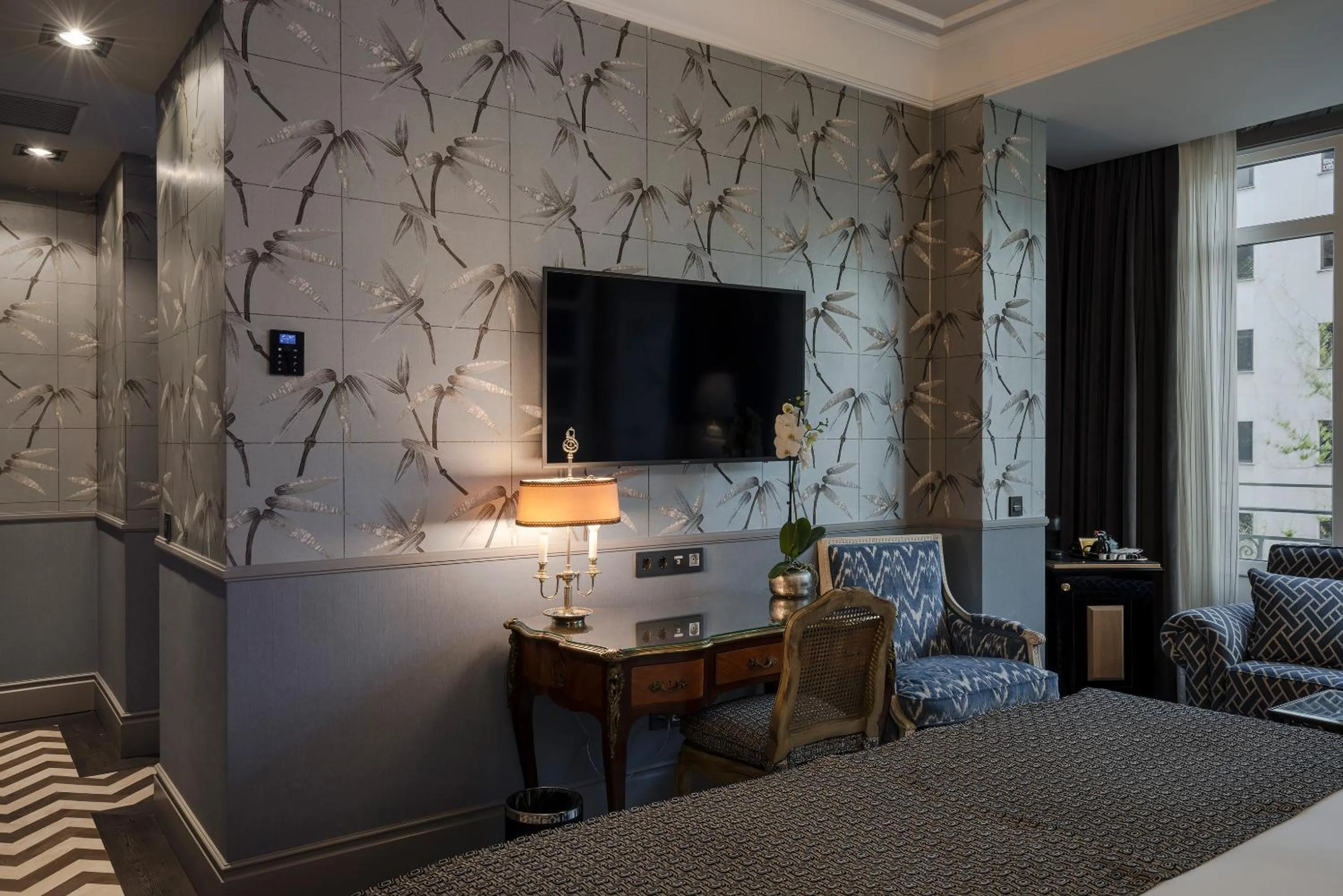 TV and multimedia, Bed in Relais & Châteaux Heritage Hotel