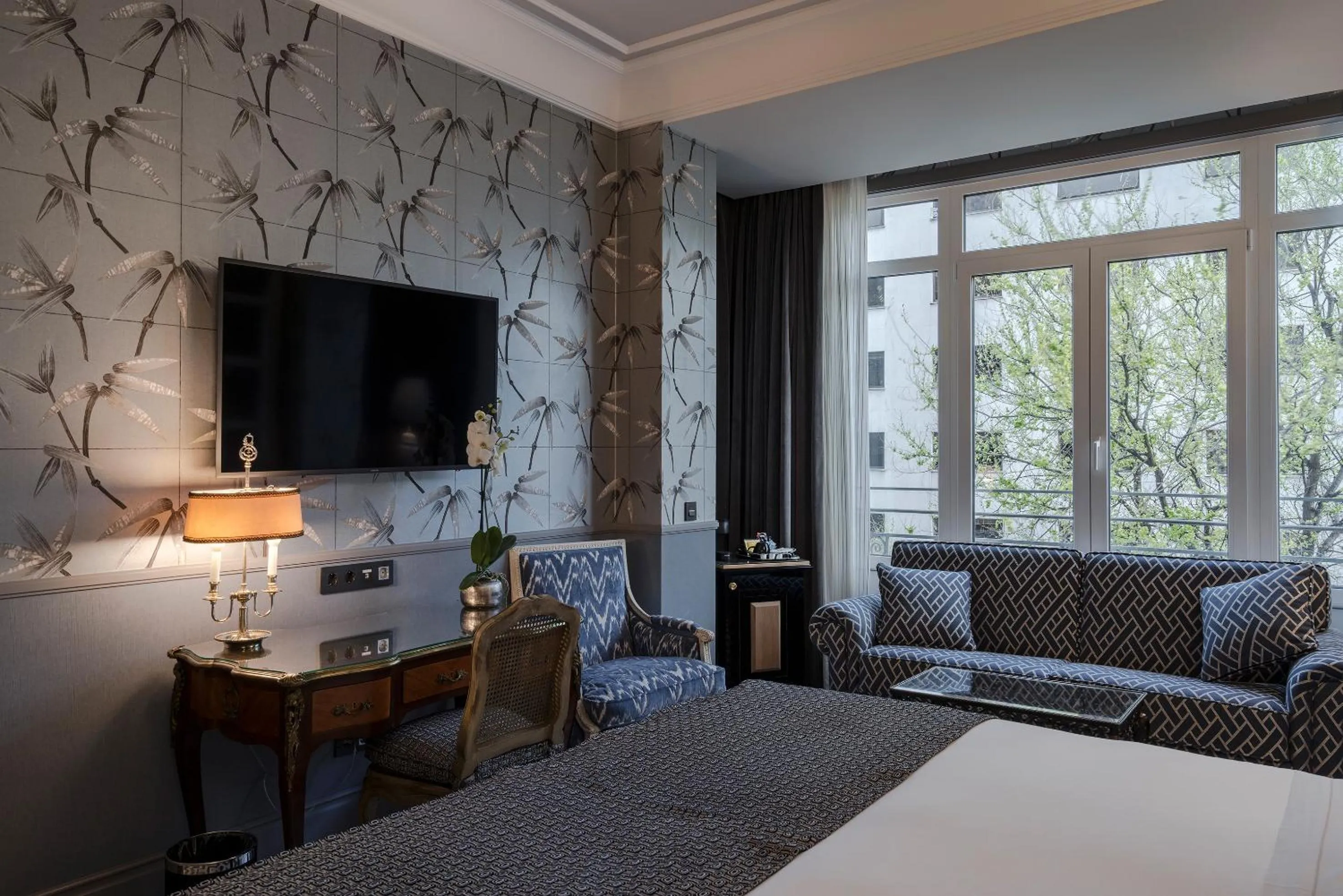 TV and multimedia, Bed in Relais & Châteaux Heritage Hotel