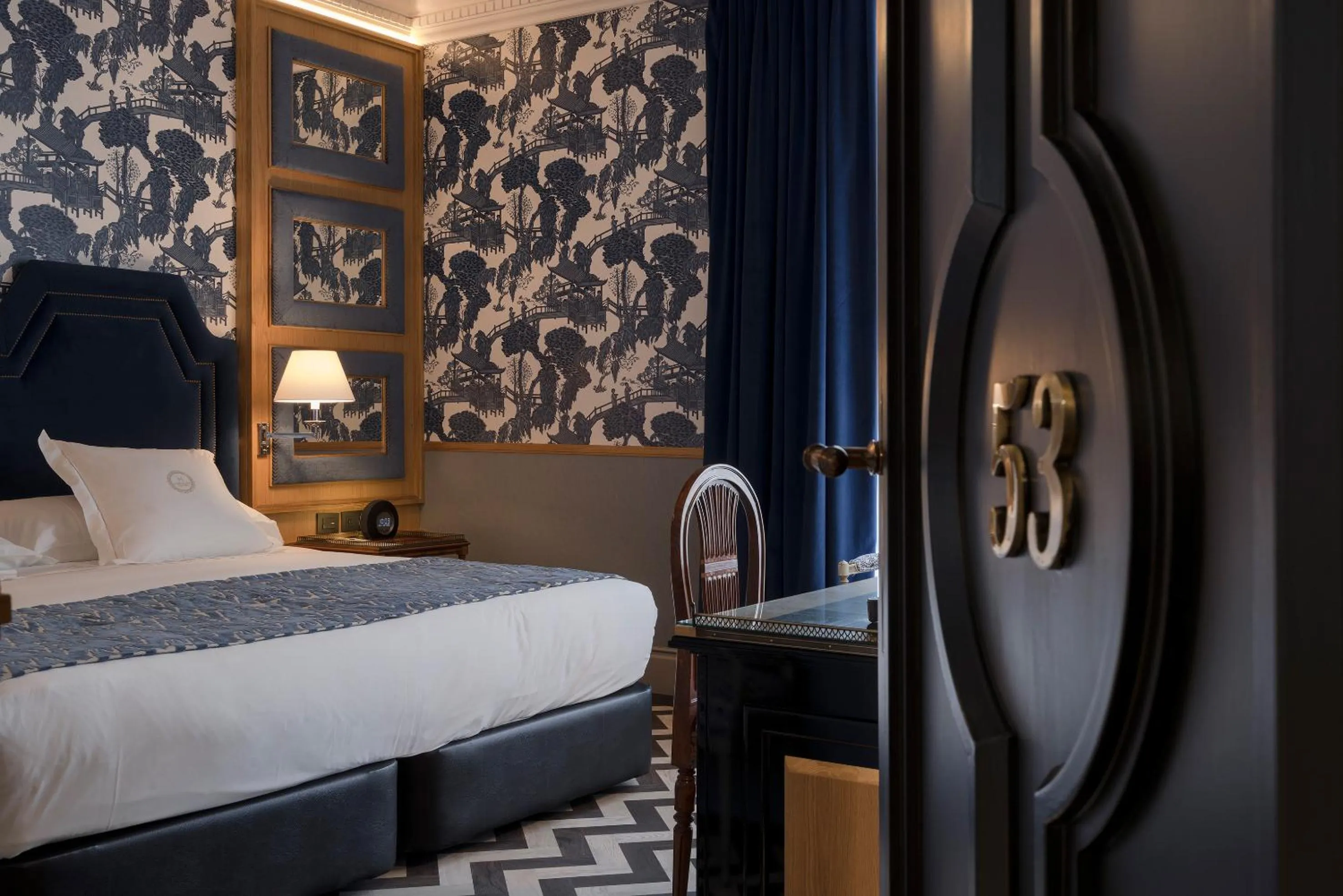 Photo of the whole room, Bed in Relais & Châteaux Heritage Hotel