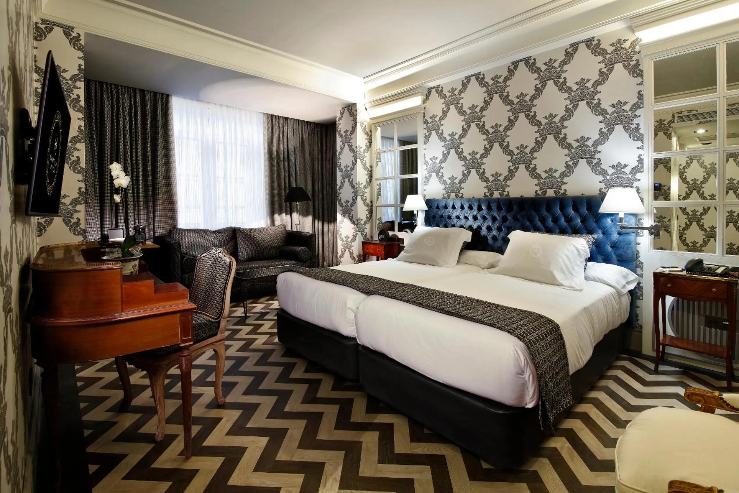 Photo of the whole room, Bed in Relais & Châteaux Heritage Hotel