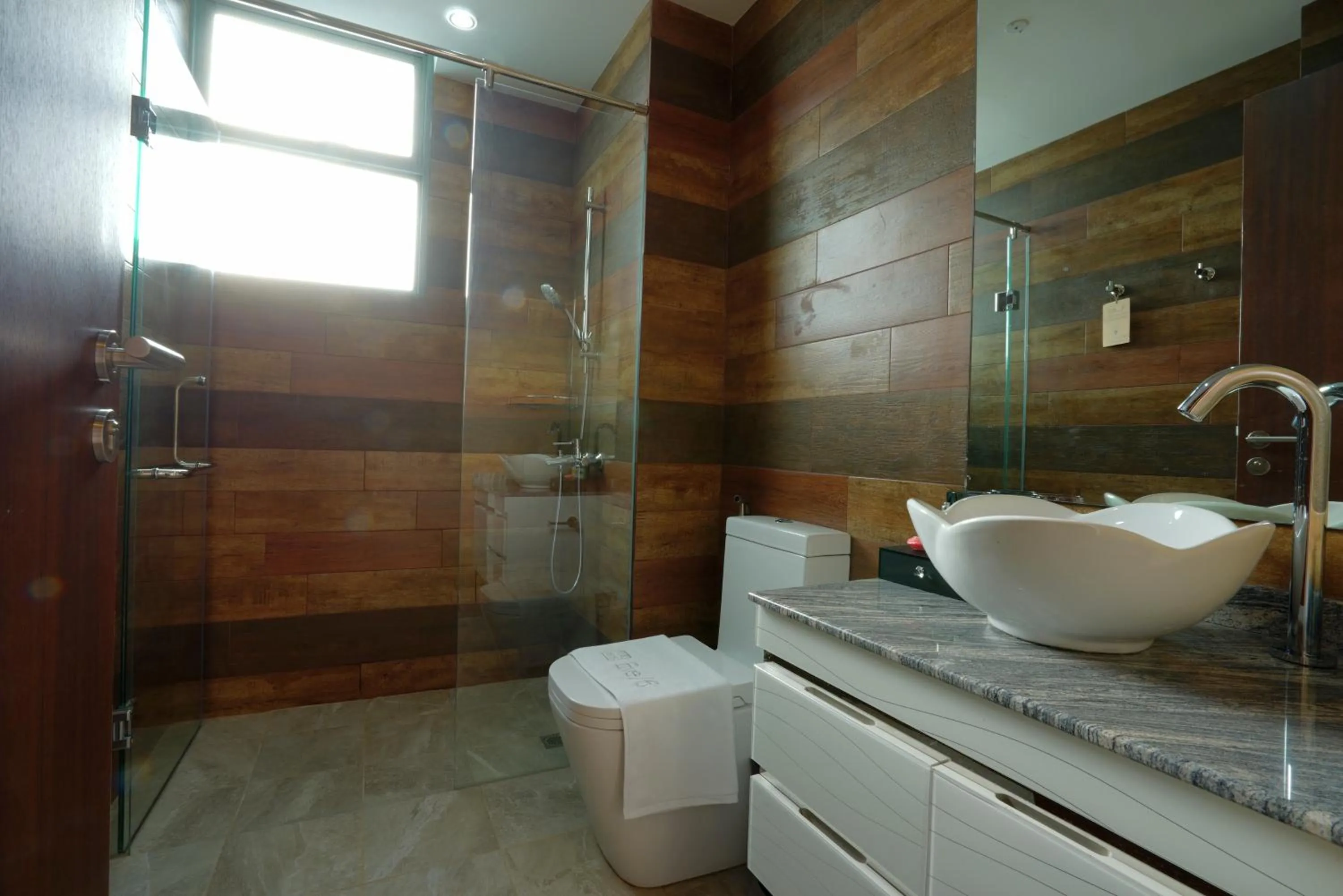 Shower in five6 Hotel Splendour