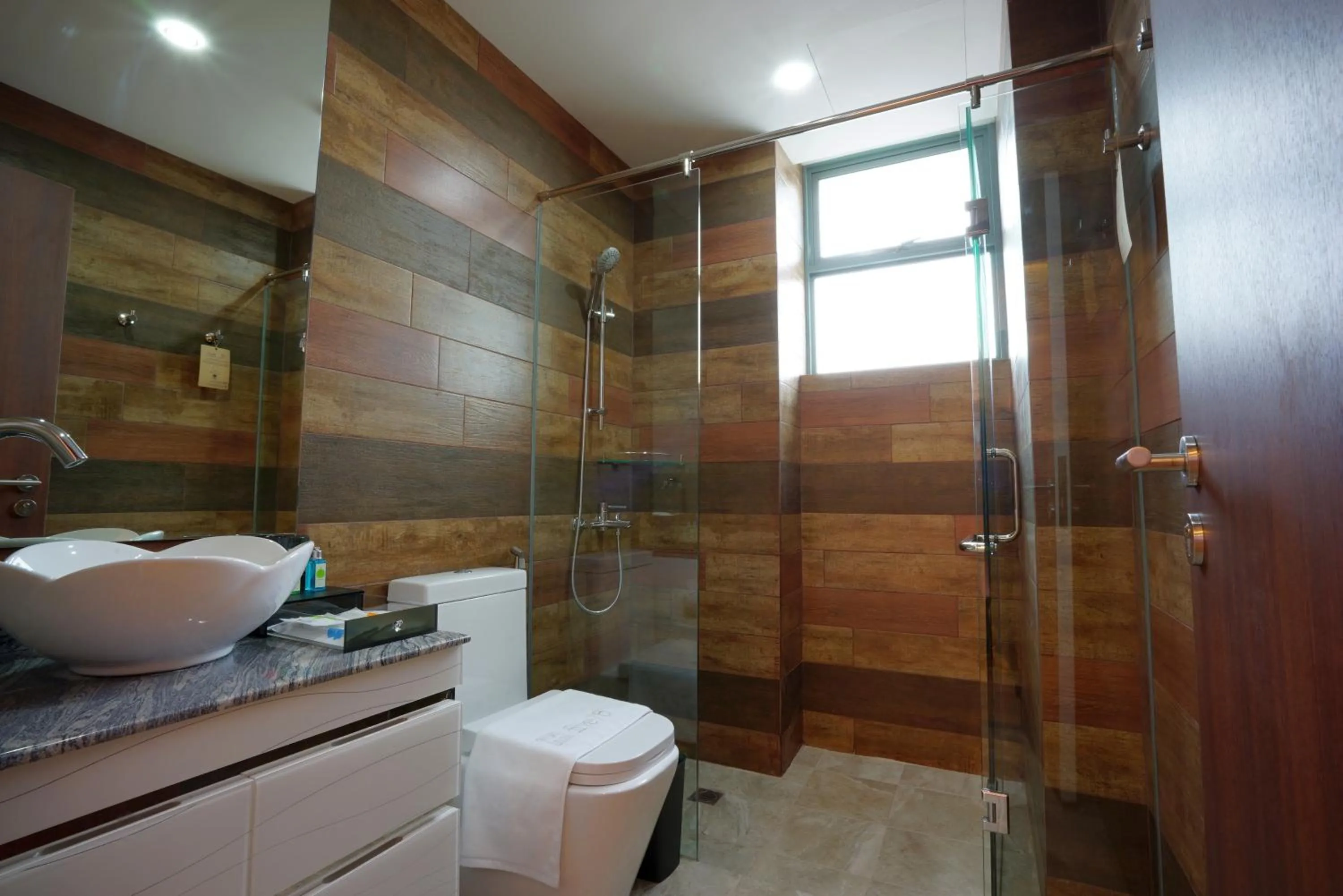 Shower in five6 Hotel Splendour