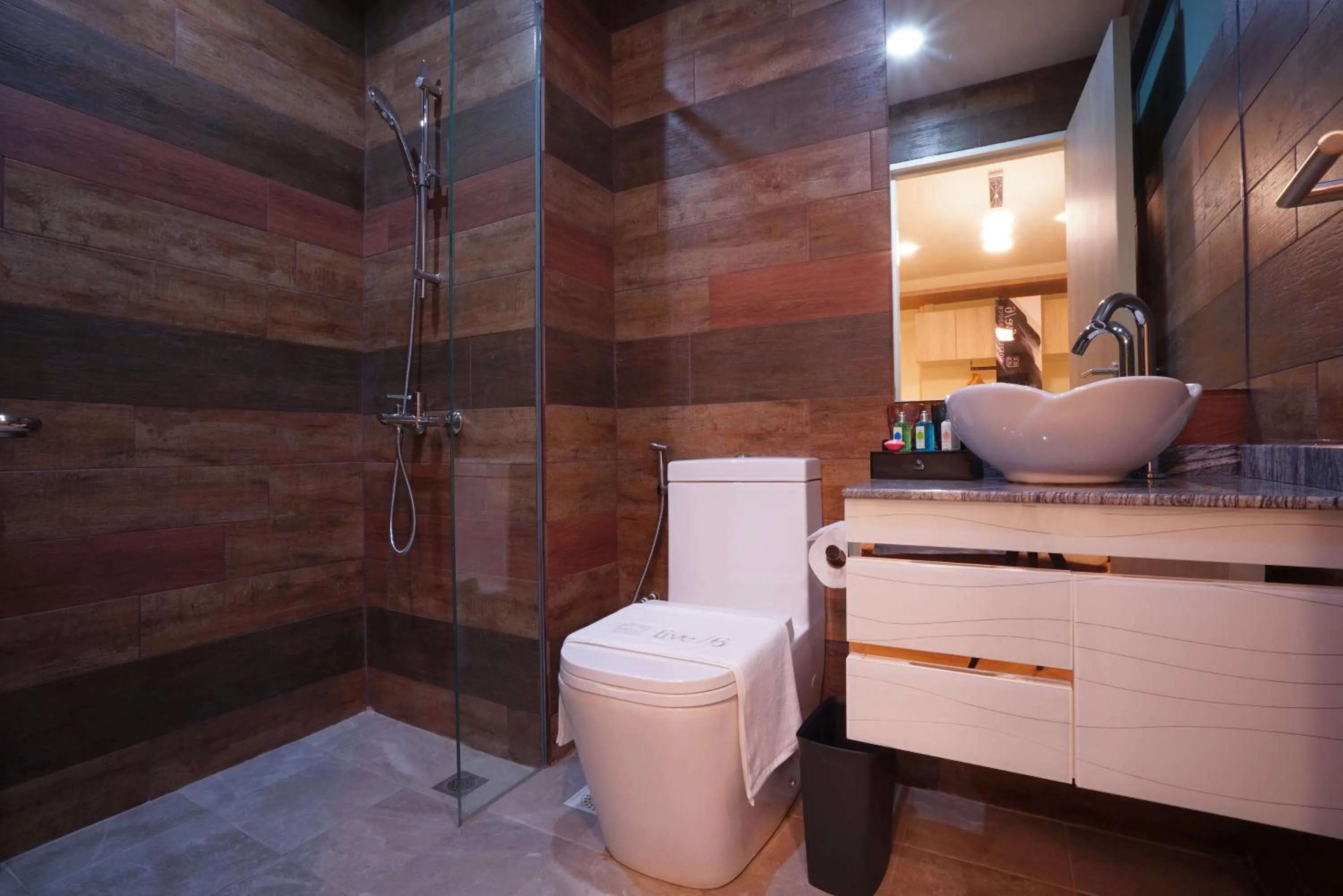 Shower in five6 Hotel Splendour