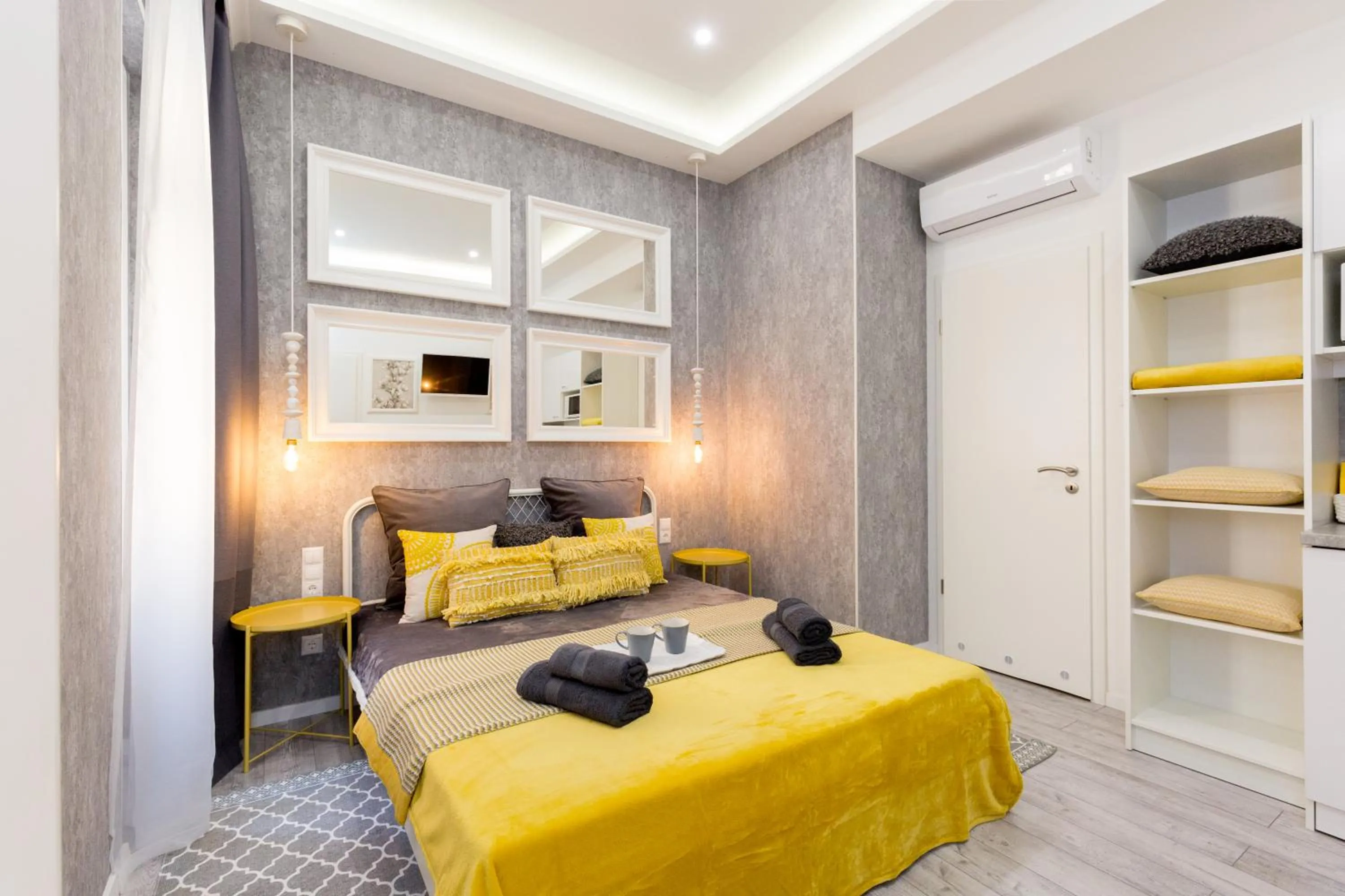 Photo of the whole room, Bed in Budapest Holidays Fashion