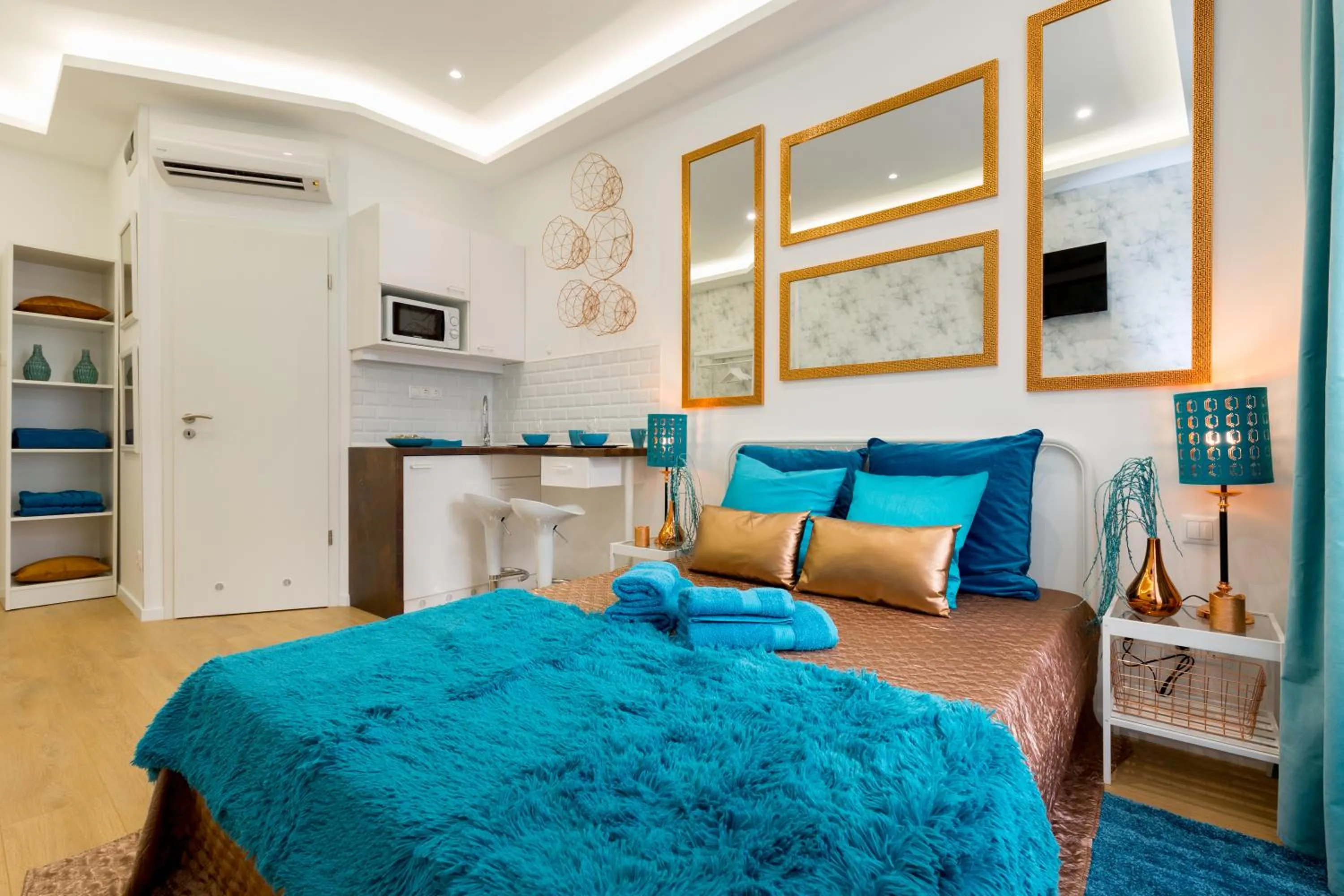 Photo of the whole room, Bed in Budapest Holidays Fashion